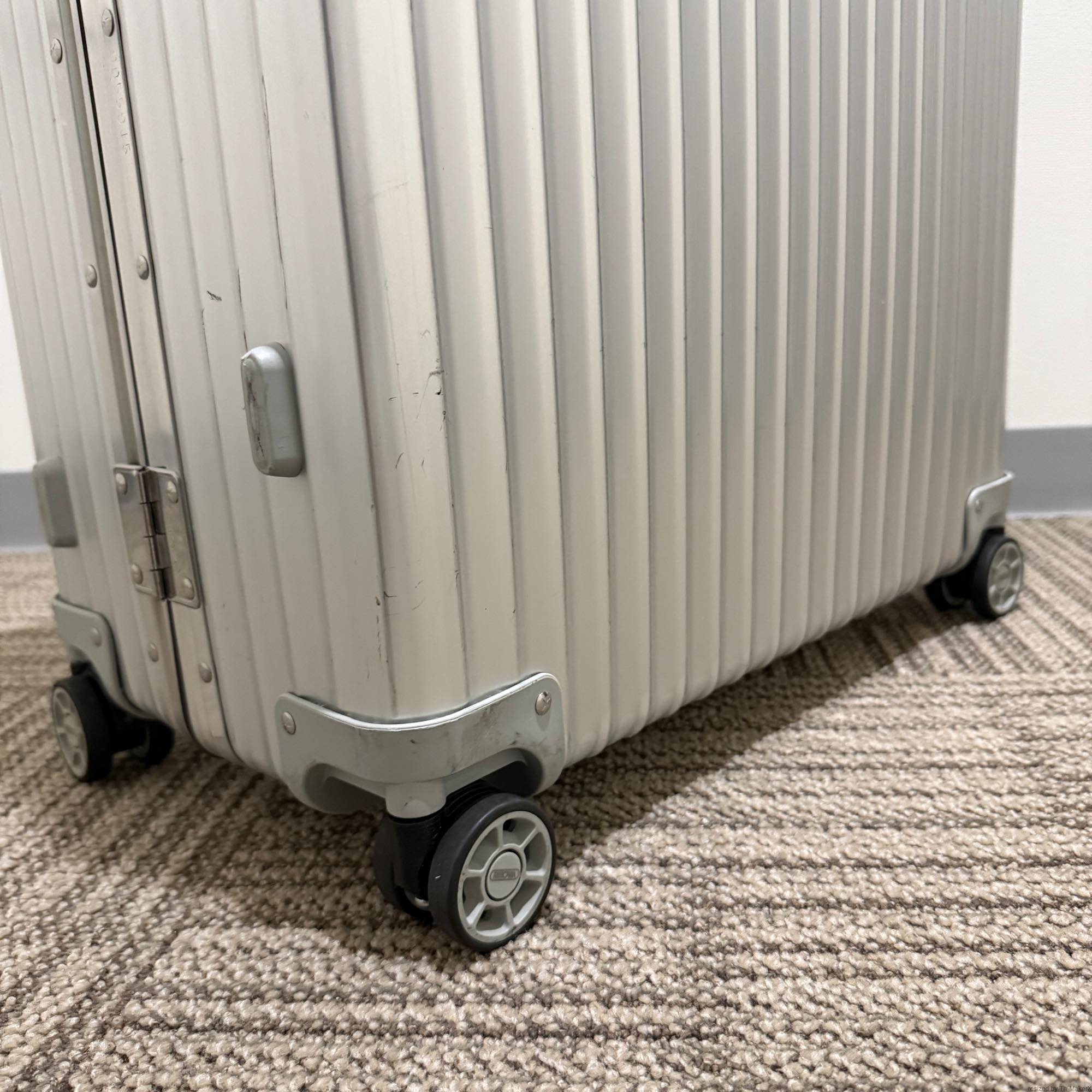 リモワ ルフトハンザ クラシックフライト 中古美品 84L 4輪
