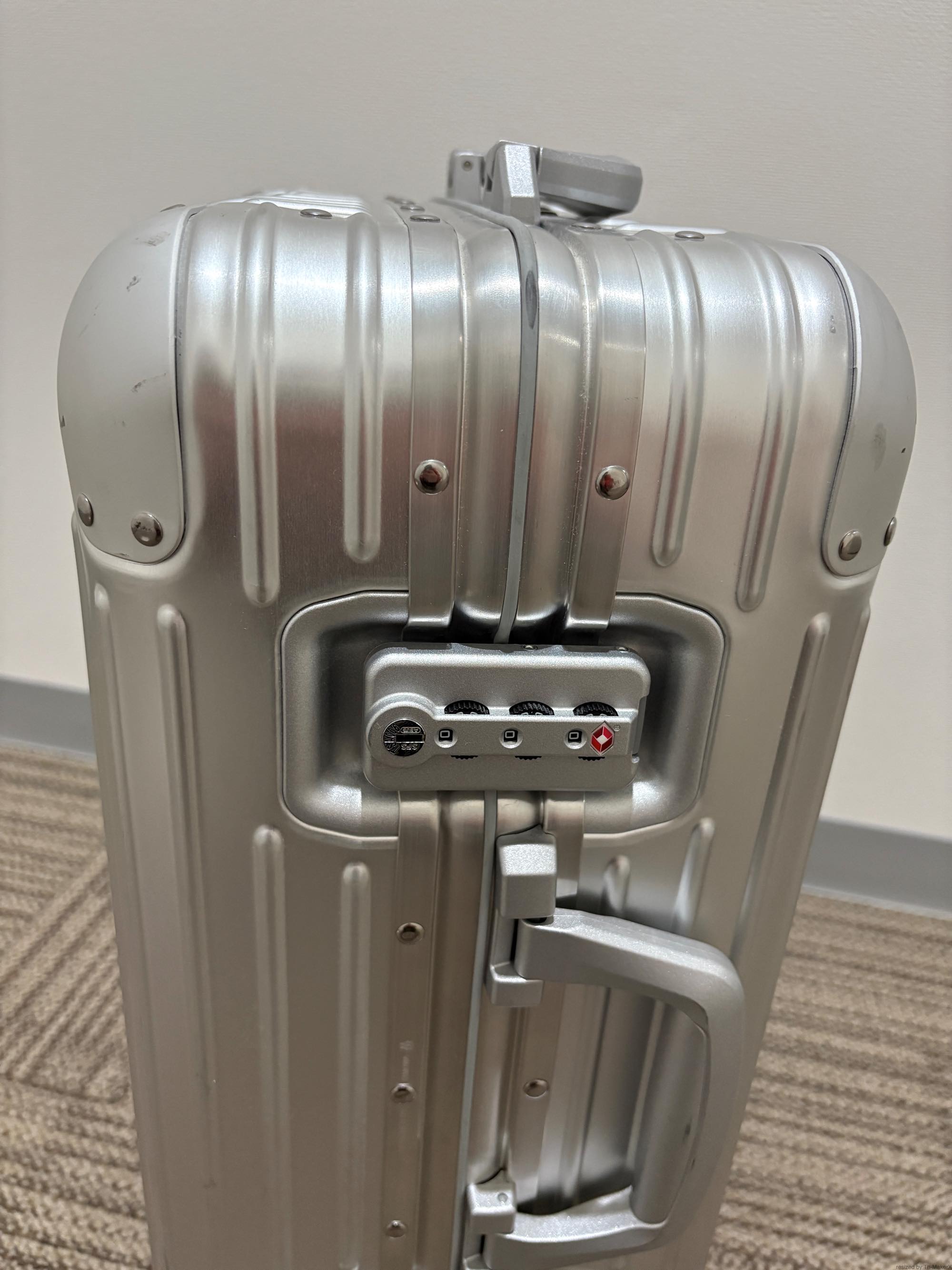 リモワ オリジナル 925.53.00.4-5 キャビン 中古美品 35リットル 4輪