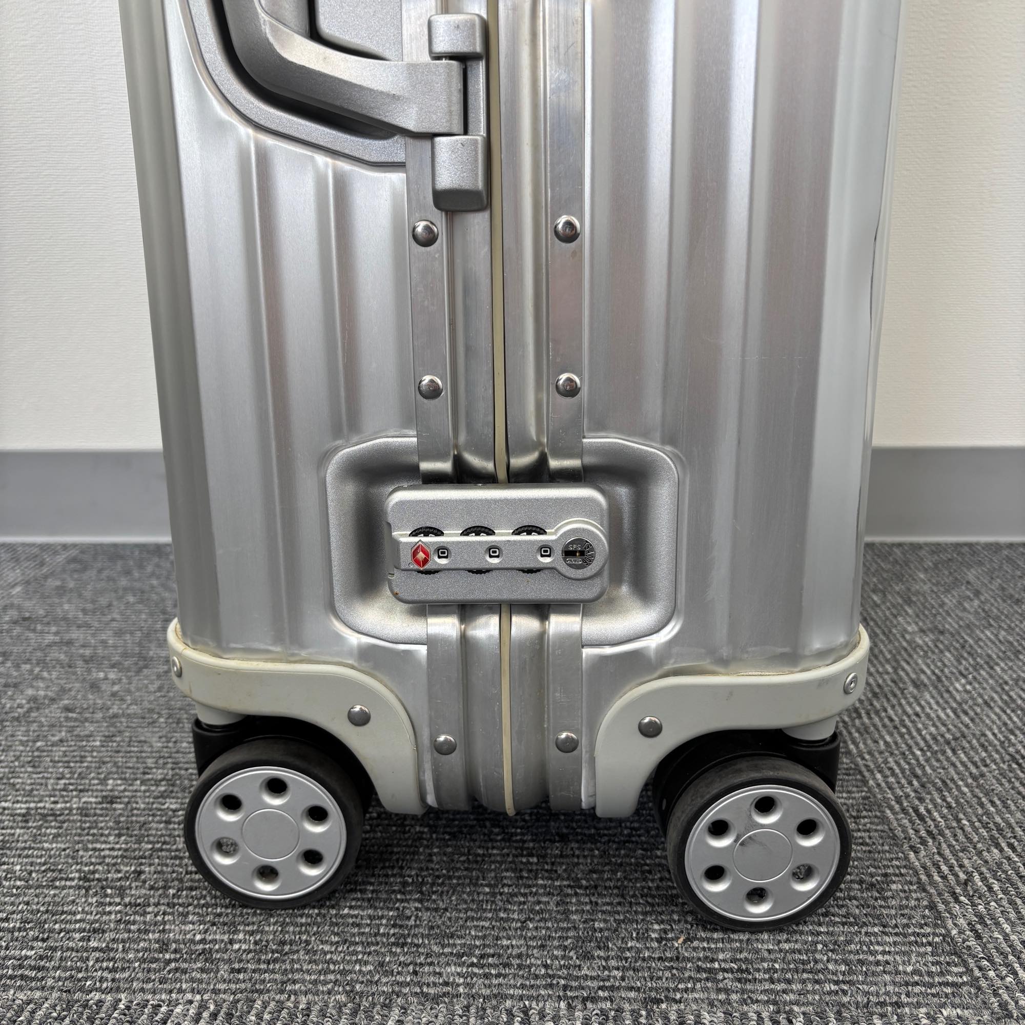 リモワ トパーズ(オリジナル) 932.63-5 中古美品 64リットル 4輪
