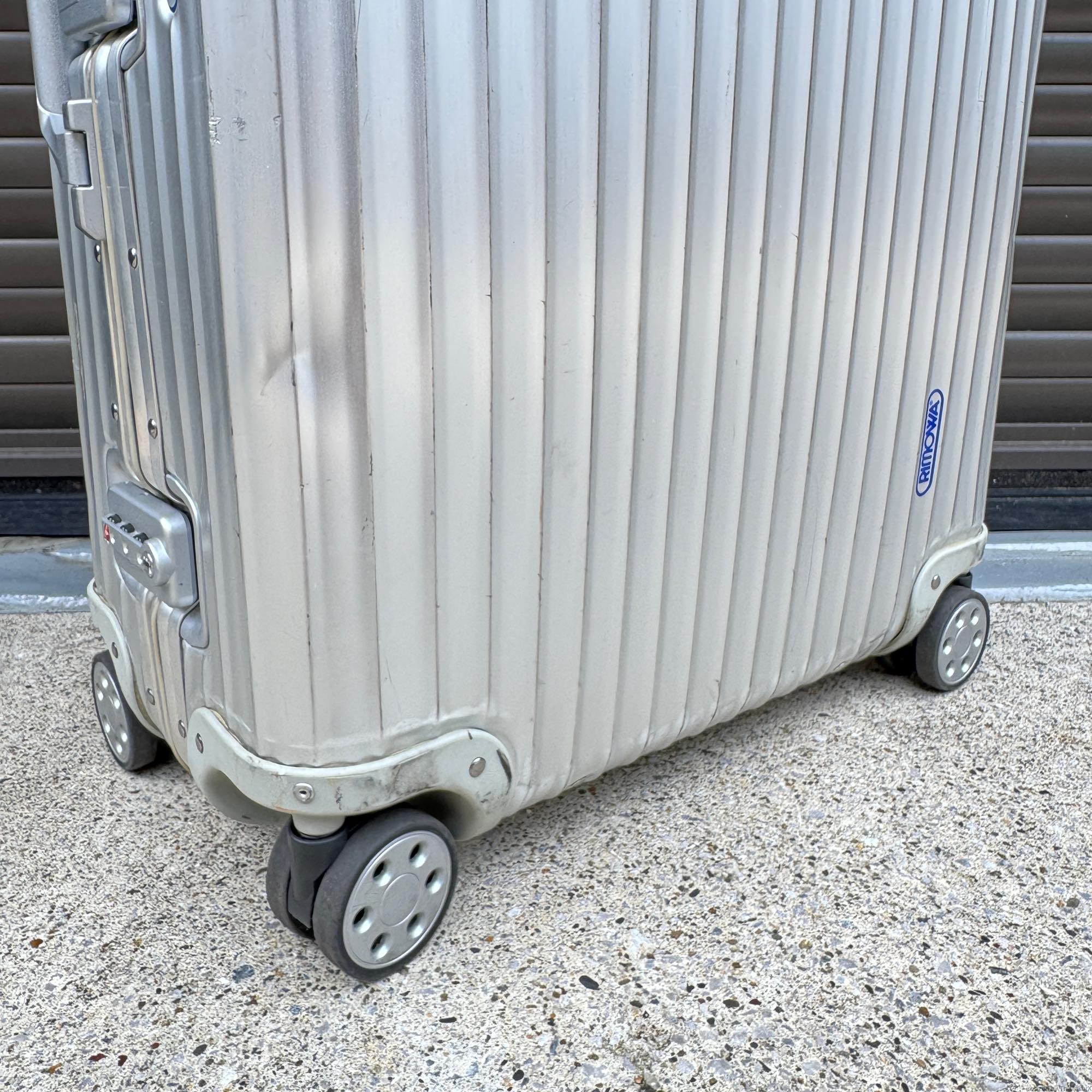 リモワ トパーズ 中古商品 932.70-5 82リットル 4輪
