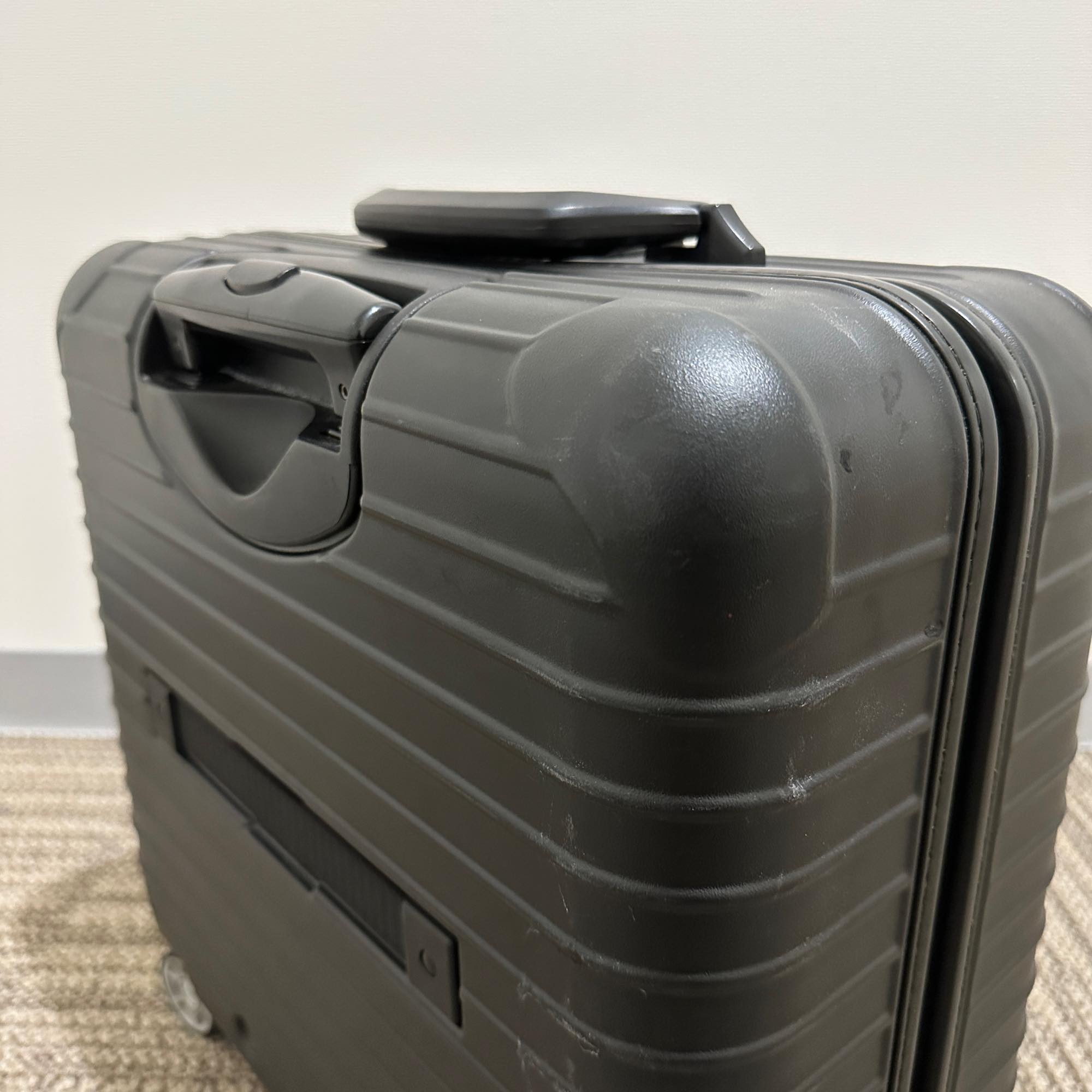 リモワ サルサ 810.40-6 27リットル 中古美品 4輪