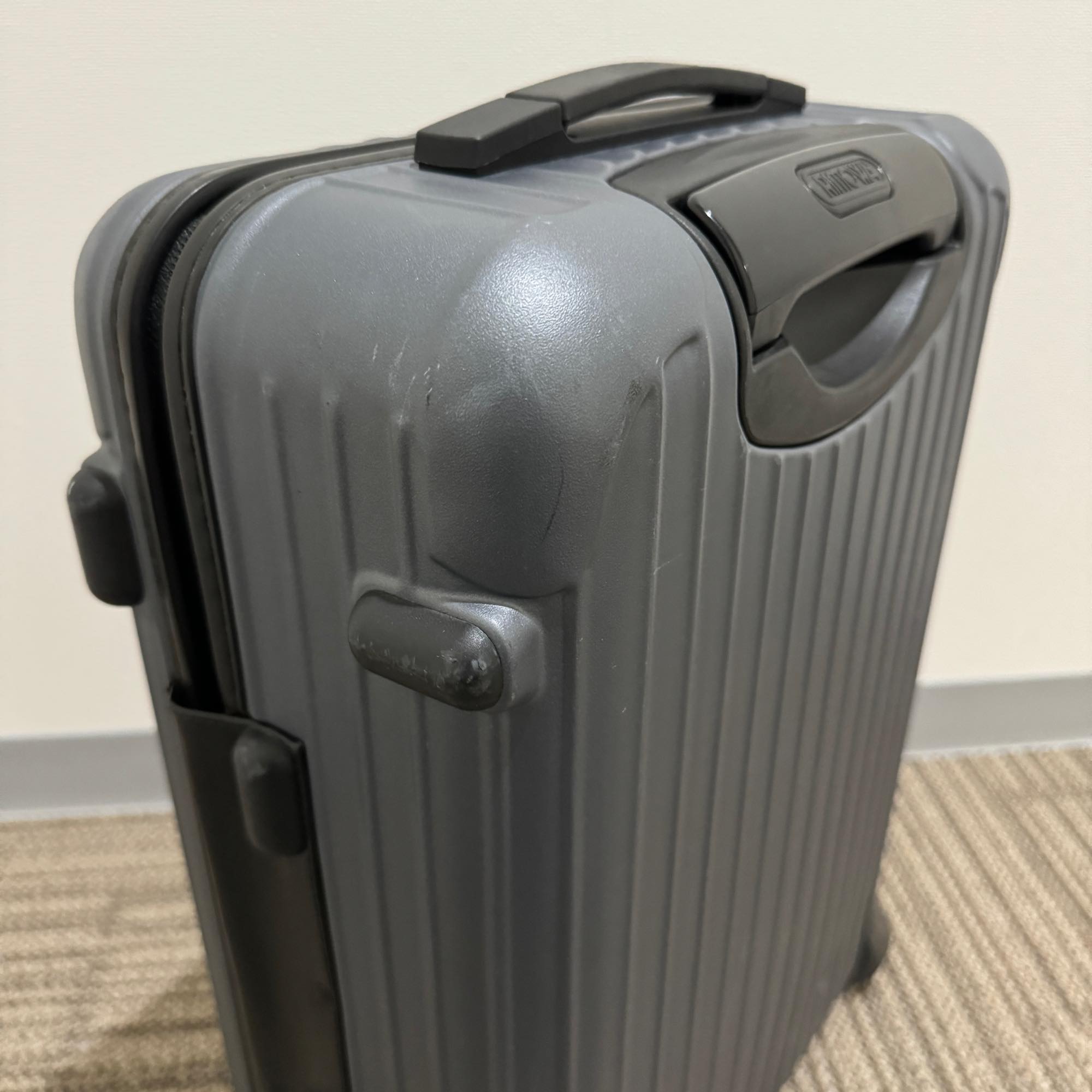 リモワ サルサ 810.52.35.2 中古美品 33リットル 2輪