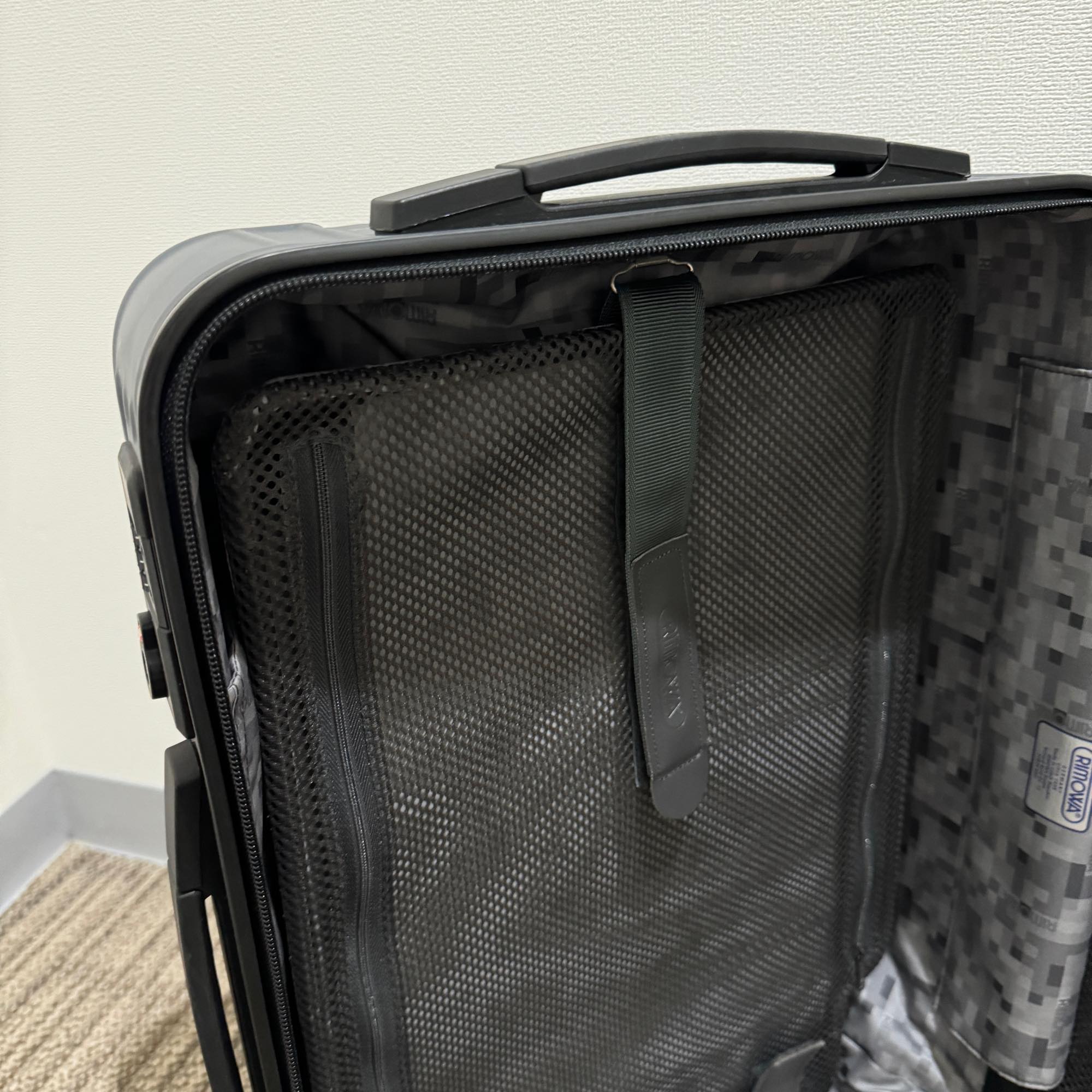 リモワ サルサ 810.52.35.2 中古美品 33リットル 2輪
