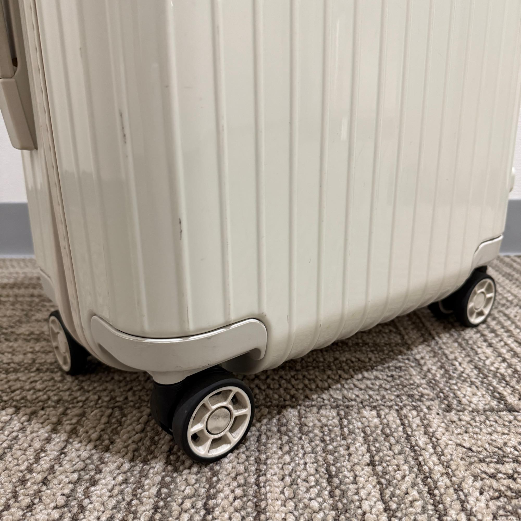 リモワ ユナイテッドアローズ限定 サルサ 810.90.42.7 中古美品 32リットル 4輪