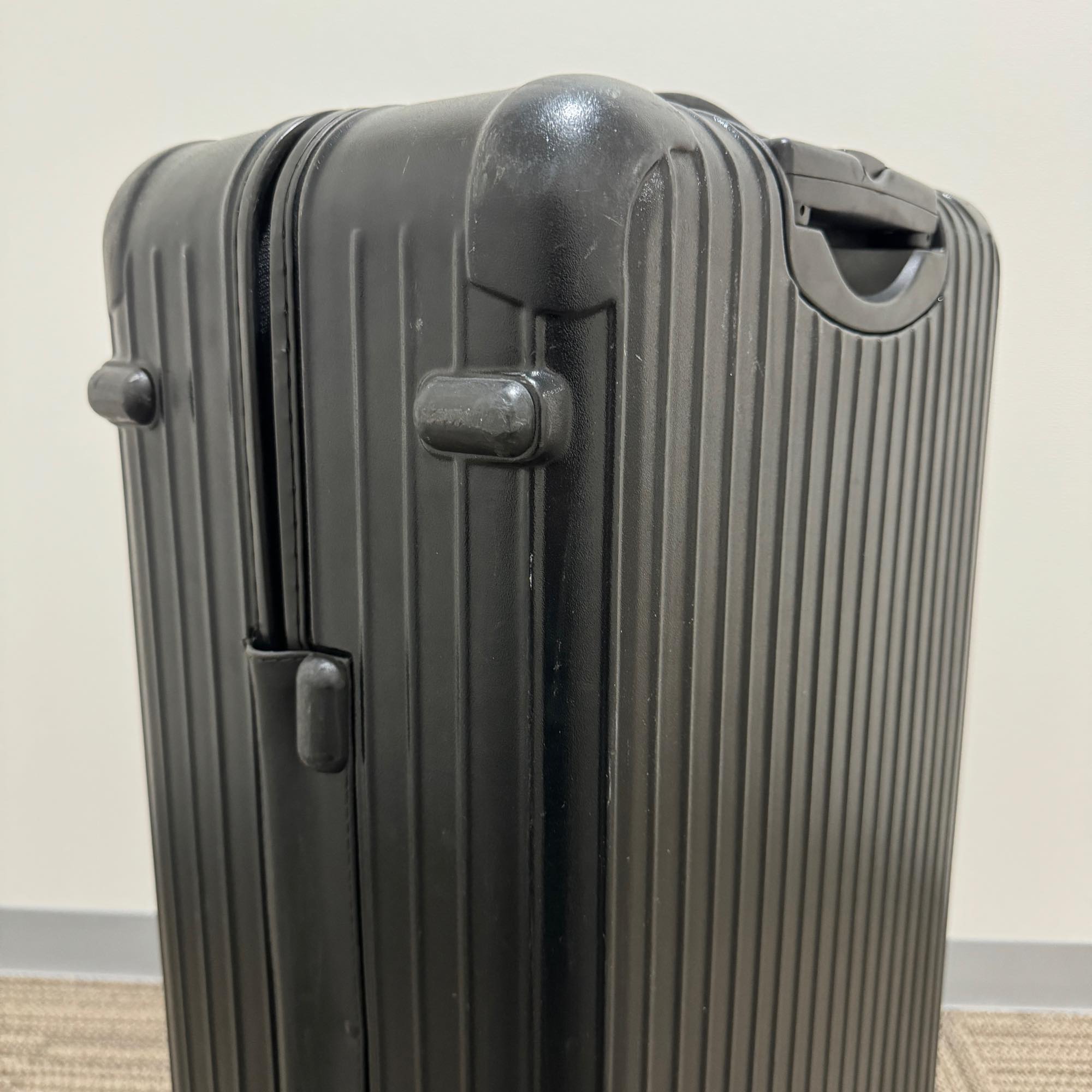 リモワ サルサ 871.70-6 82リットル 中古商品 4輪