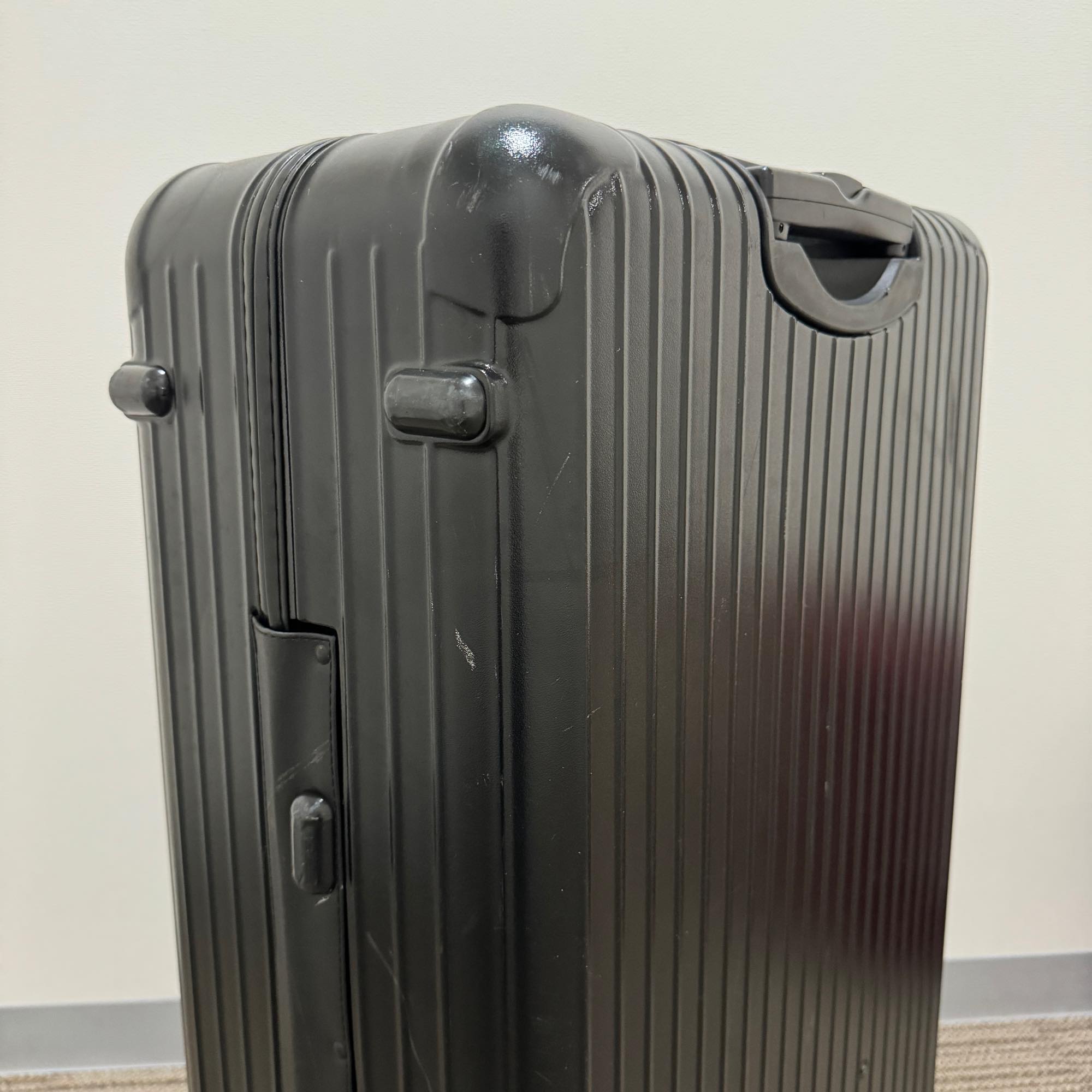 リモワ サルサ 871.77-6 107リットル 中古商品 4輪