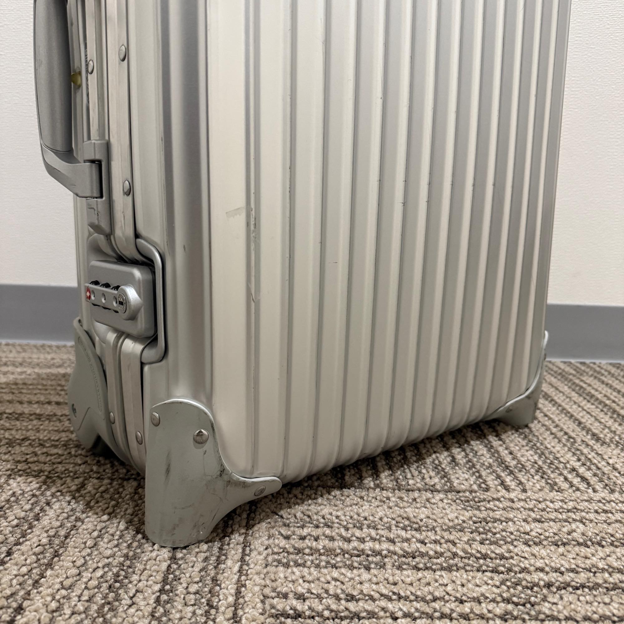リモワ トパーズ 920.52-6 中古美品 32リットル 2輪