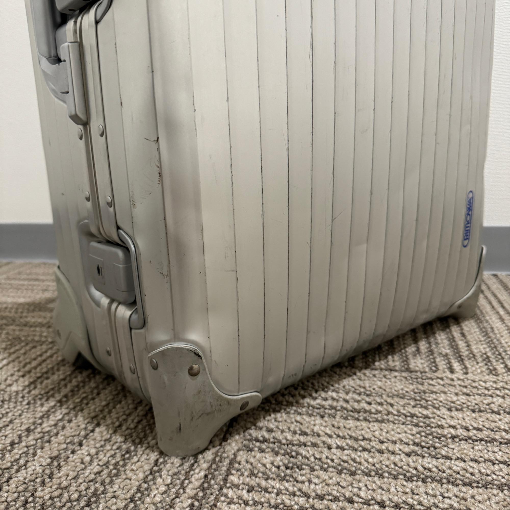 リモワ トパーズ 中古商品 U930.63-6 63リットル 2輪