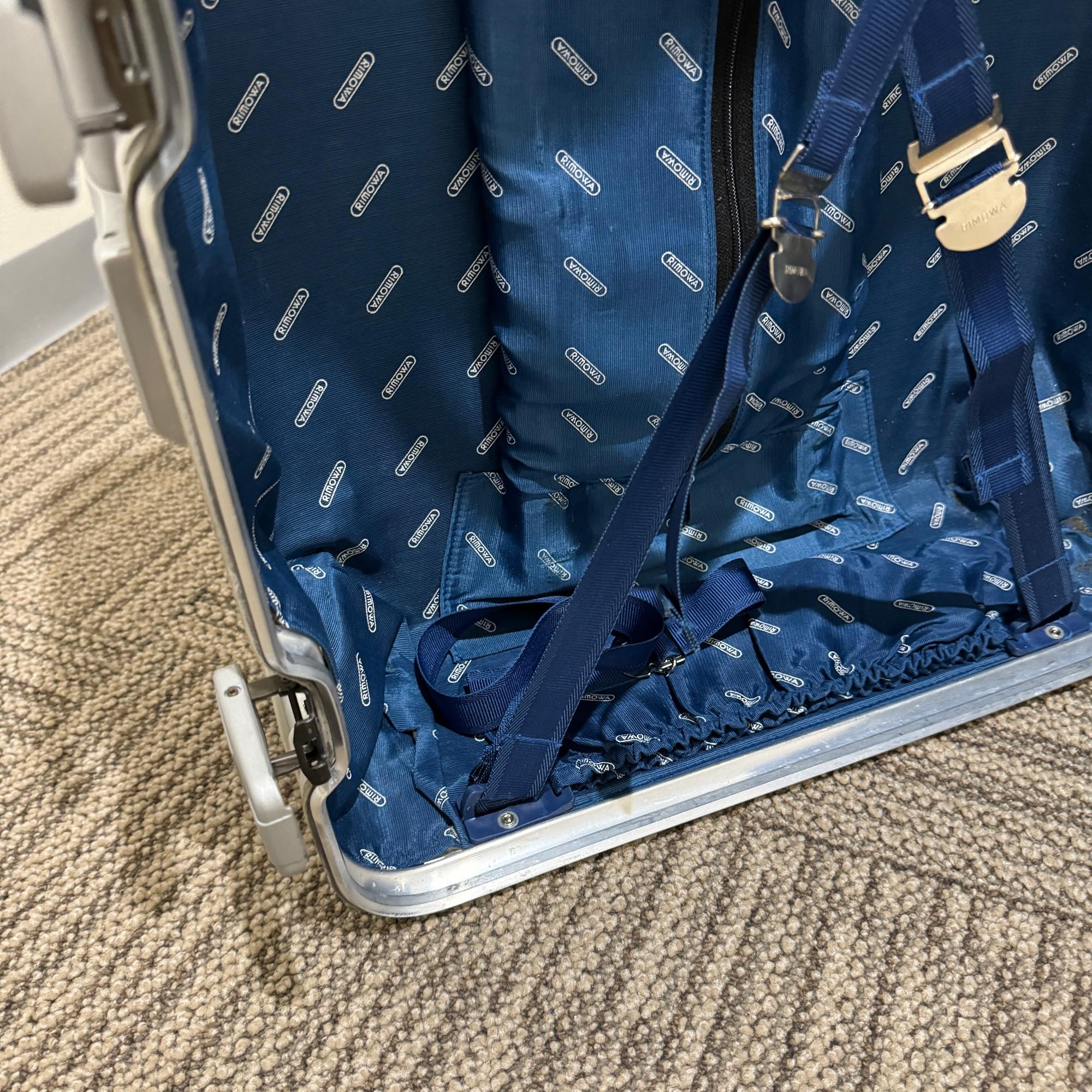 リモワ トパーズ 中古商品 U930.63-6 63リットル 2輪
