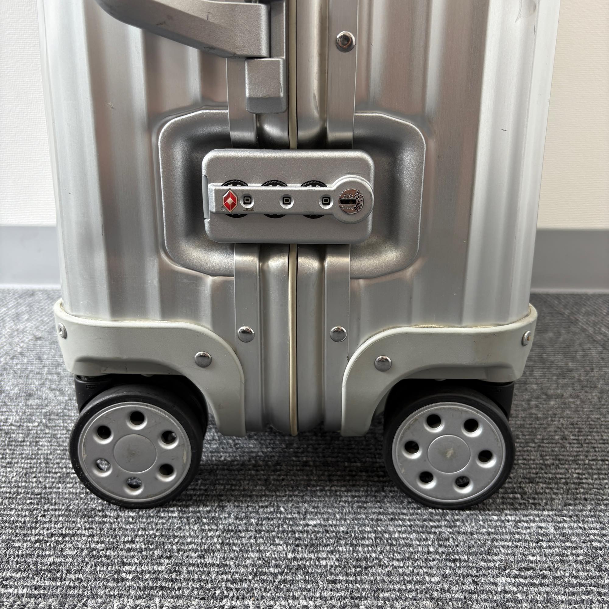 リモワ トパーズ(オリジナル) 932.56-6 中古美品 45リットル 4輪