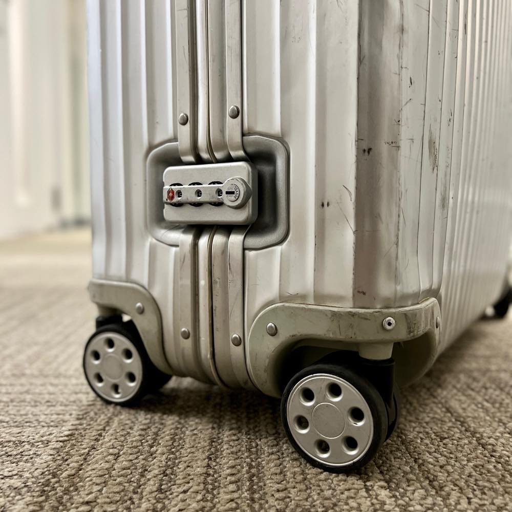 リモワ トパーズ 中古商品 932.77-6 104リットル 4輪