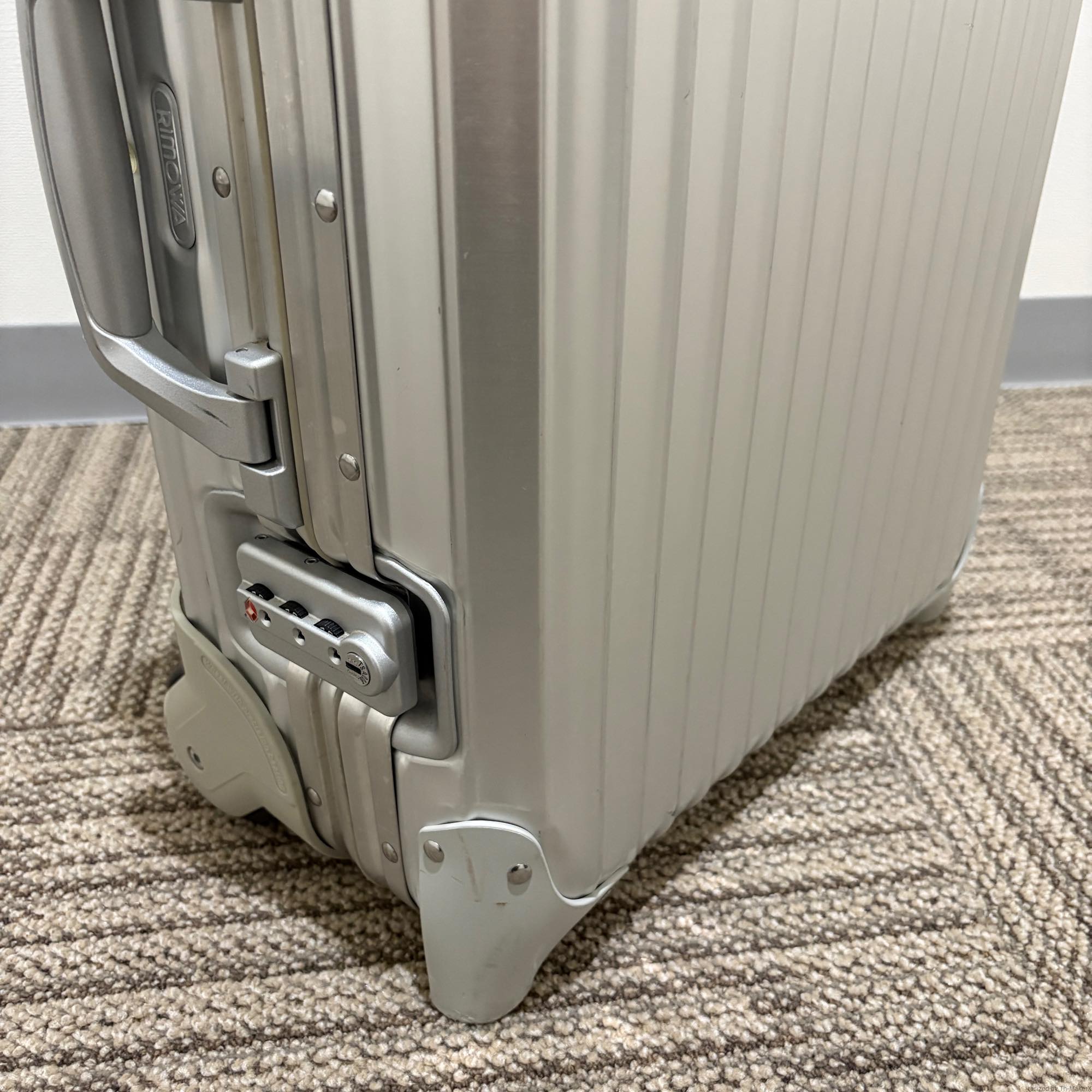 リモワ トパーズ 920.52-7 中古美品 32リットル 2輪