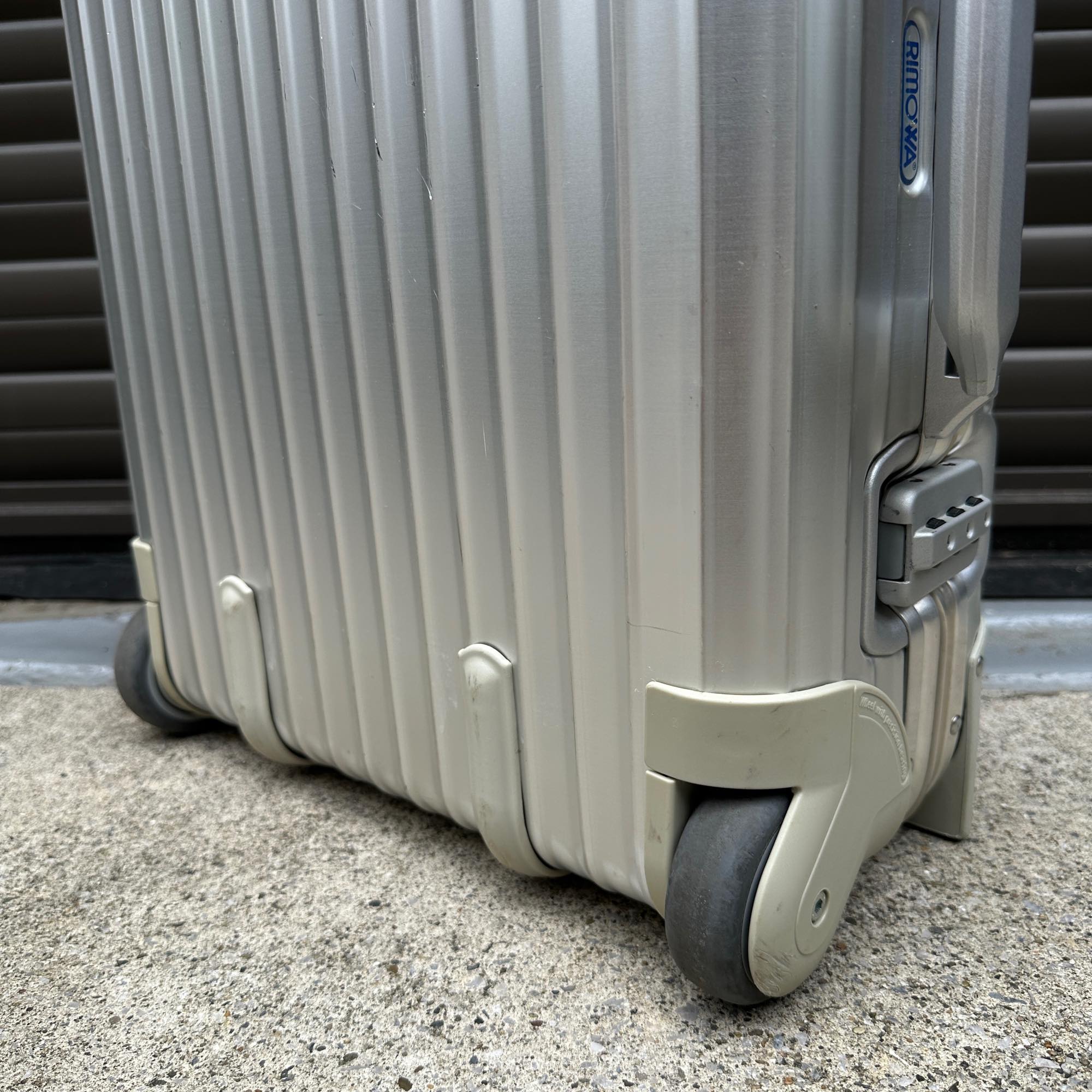 リモワ トパーズ 929.52-7 中古商品 32リットル 2輪