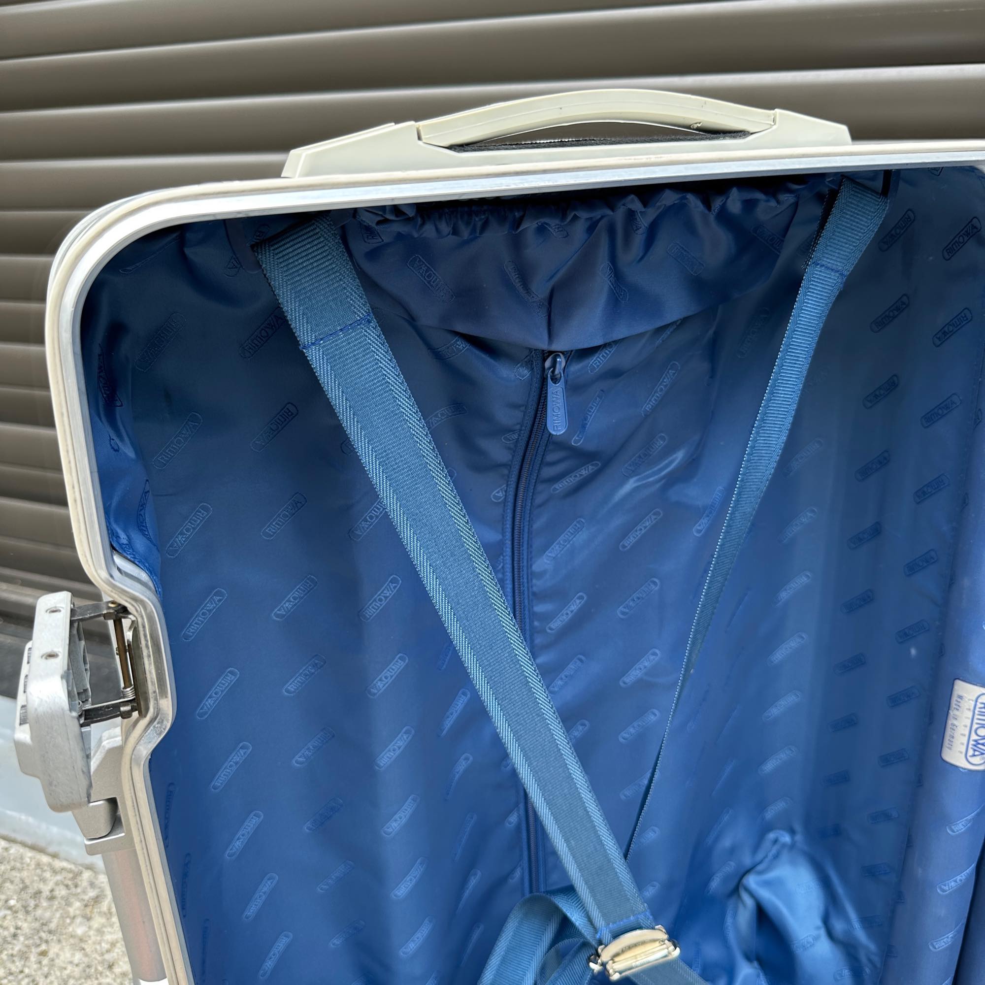 リモワ トパーズ 929.52-7 中古商品 32リットル 2輪
