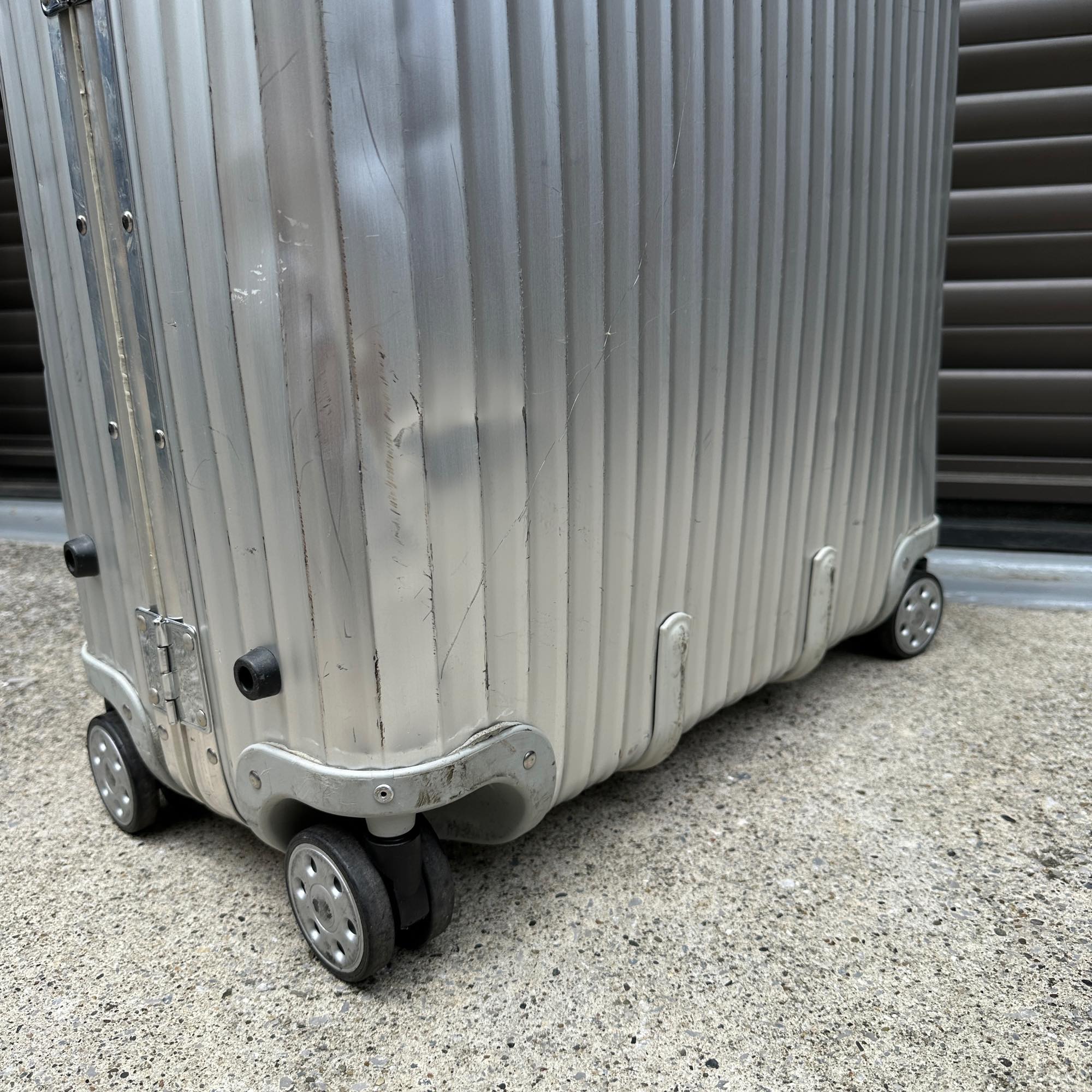 リモワ トパーズ 中古商品 932.77-7 104リットル 4輪
