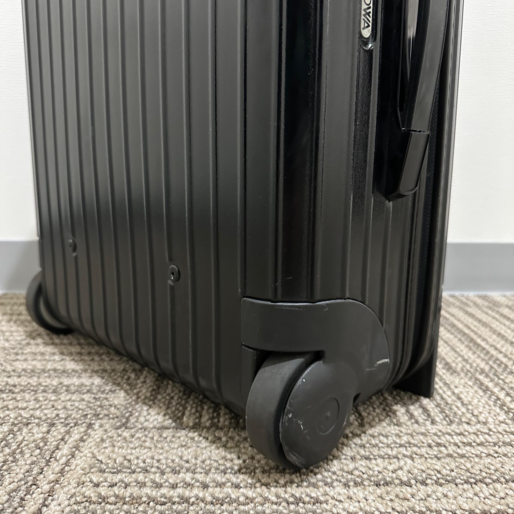 リモワ サルサ 851.52-8 32リットル 中古商品 2輪