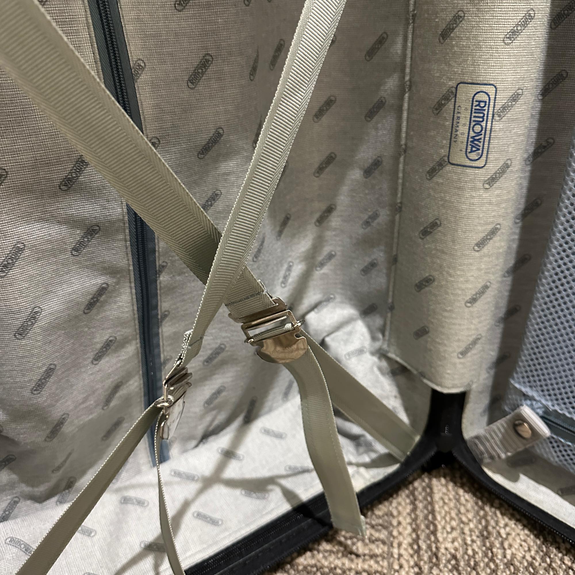 リモワ サルサ 851.52-8 32リットル 中古商品 2輪