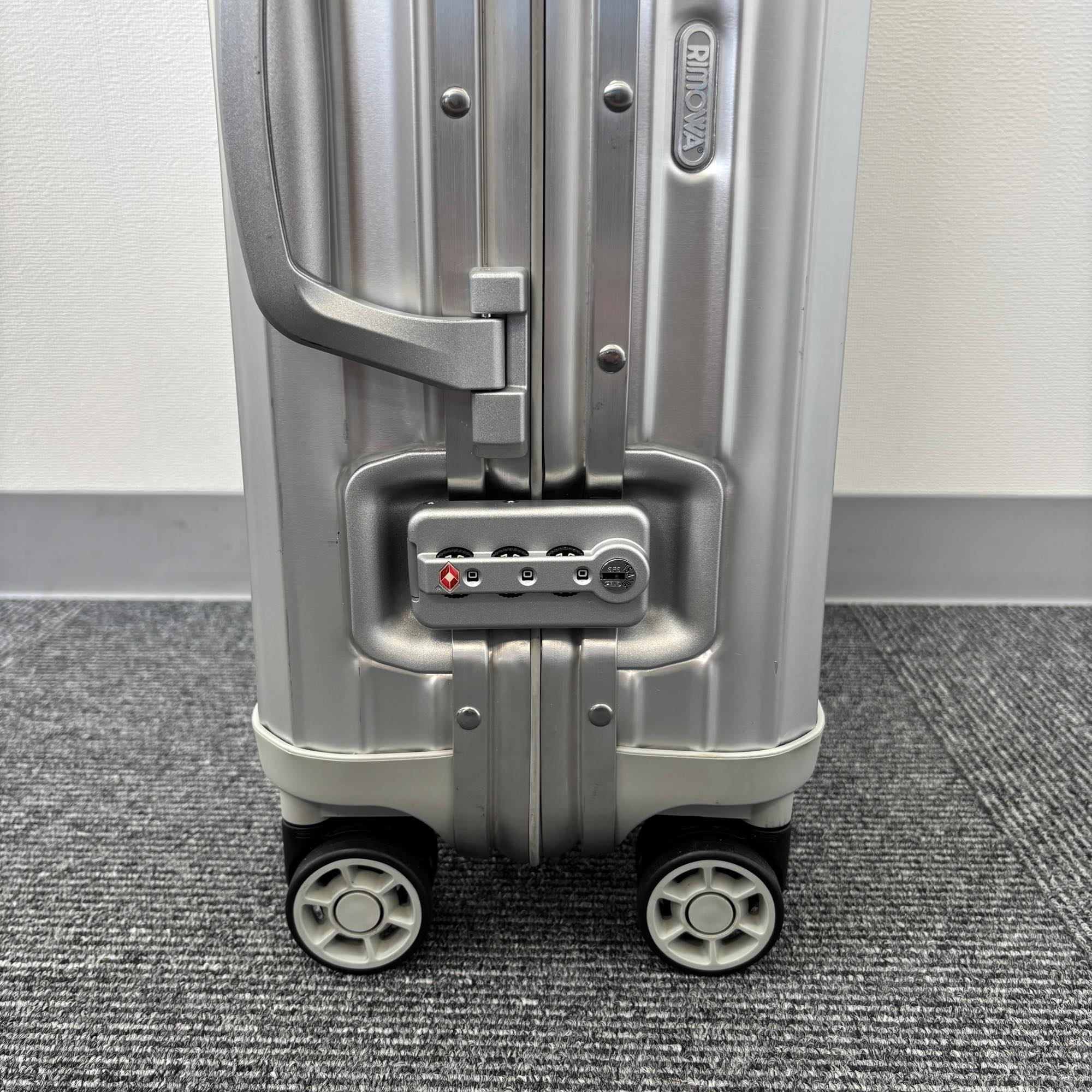 リモワ トパーズ(オリジナル) 920.52-8 中古美品 32リットル 4輪