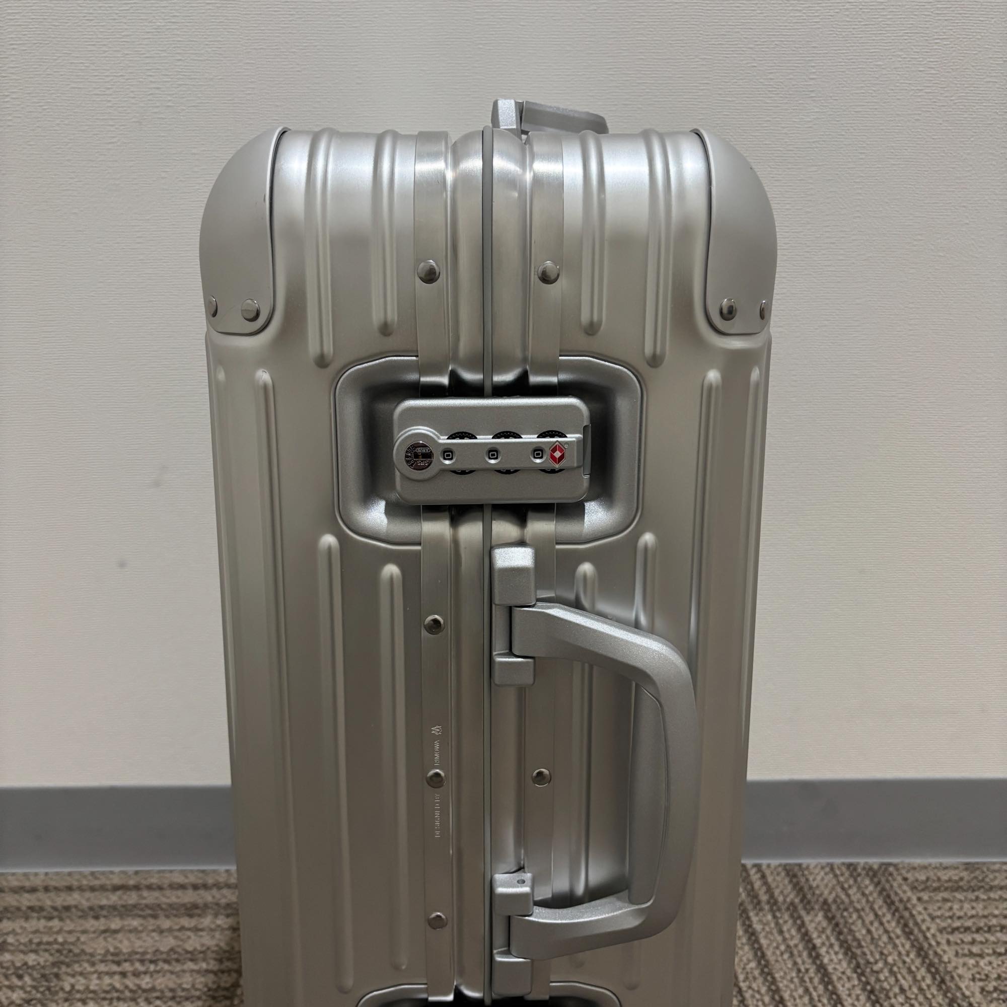 リモワ オリジナル 925.53.00.4-8 キャビン 中古美品 35リットル 4輪