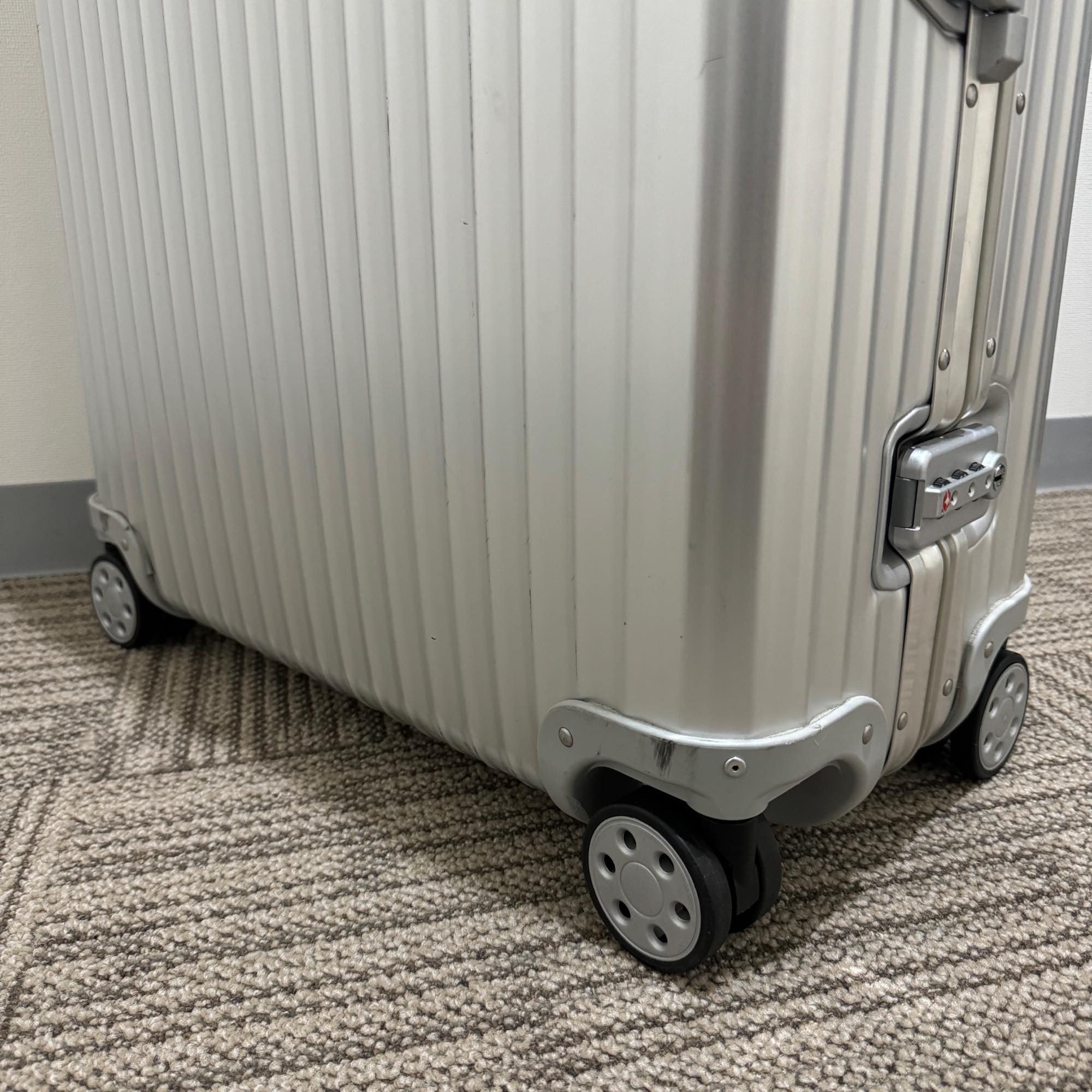 リモワ トパーズ 中古美品 932.77-8 104リットル 4輪