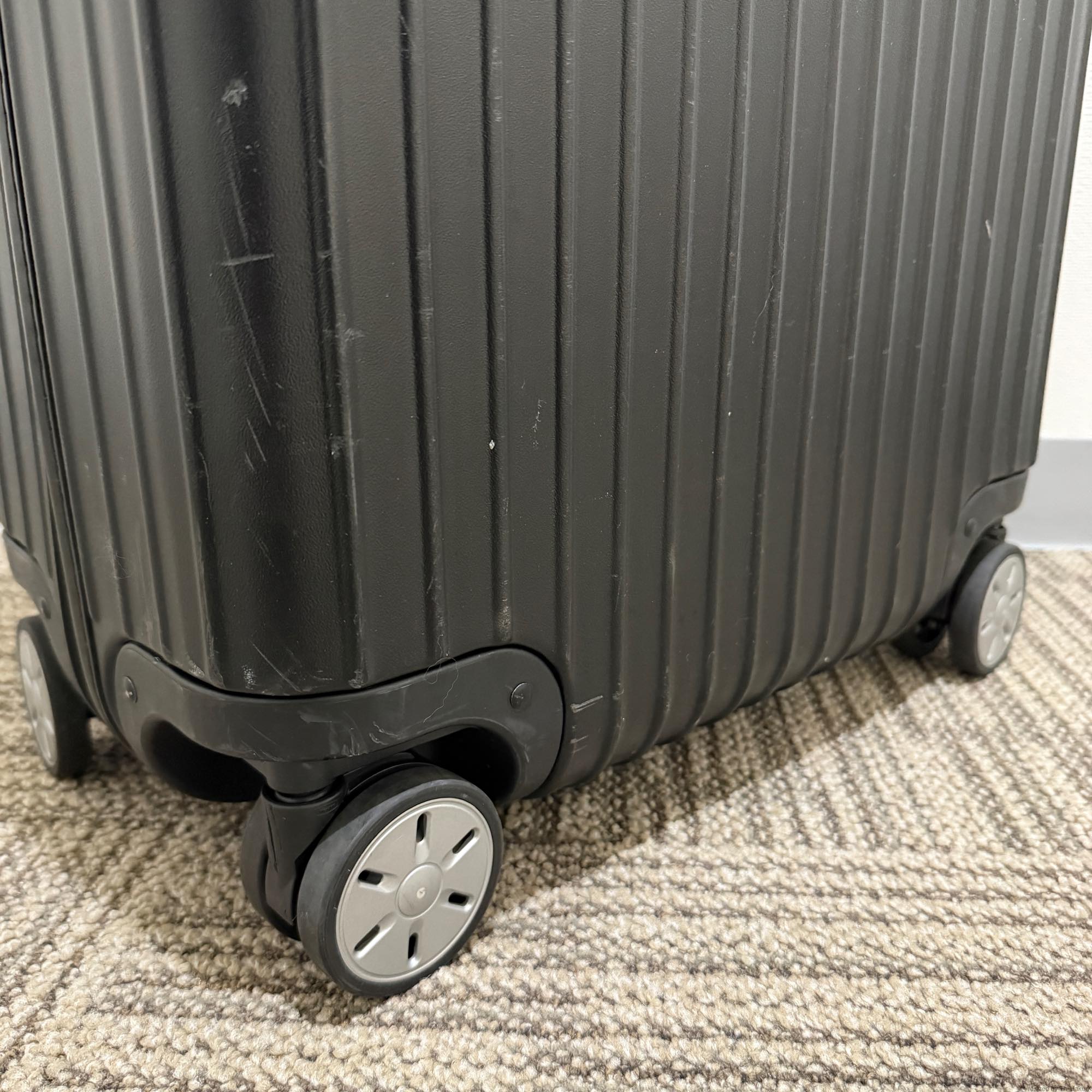 リモワ サルサ 810.63.32.4 中古商品 58リットル 4輪