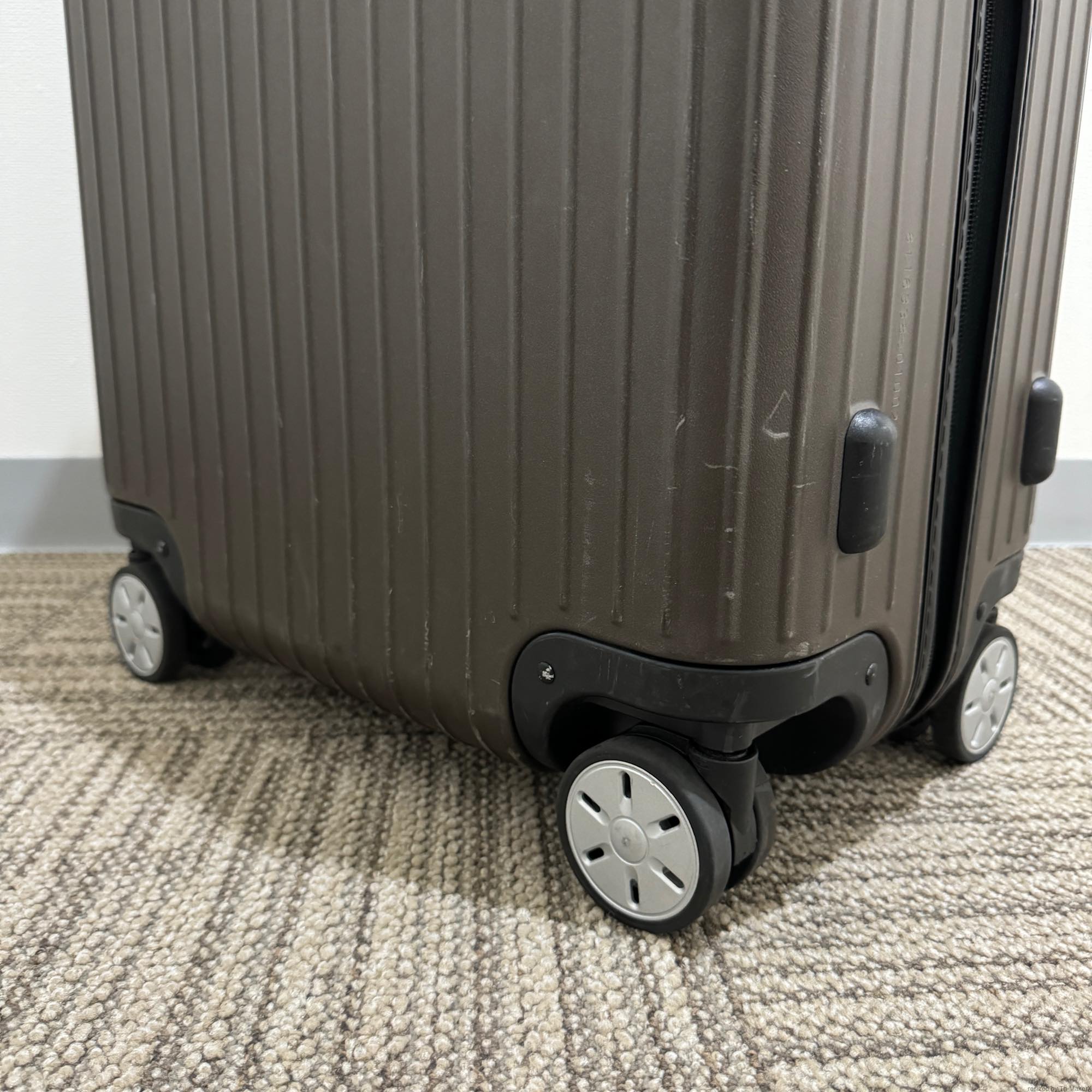 リモワ サルサ 電子タグ 811.63.38.5 中古美品 63リットル 4輪