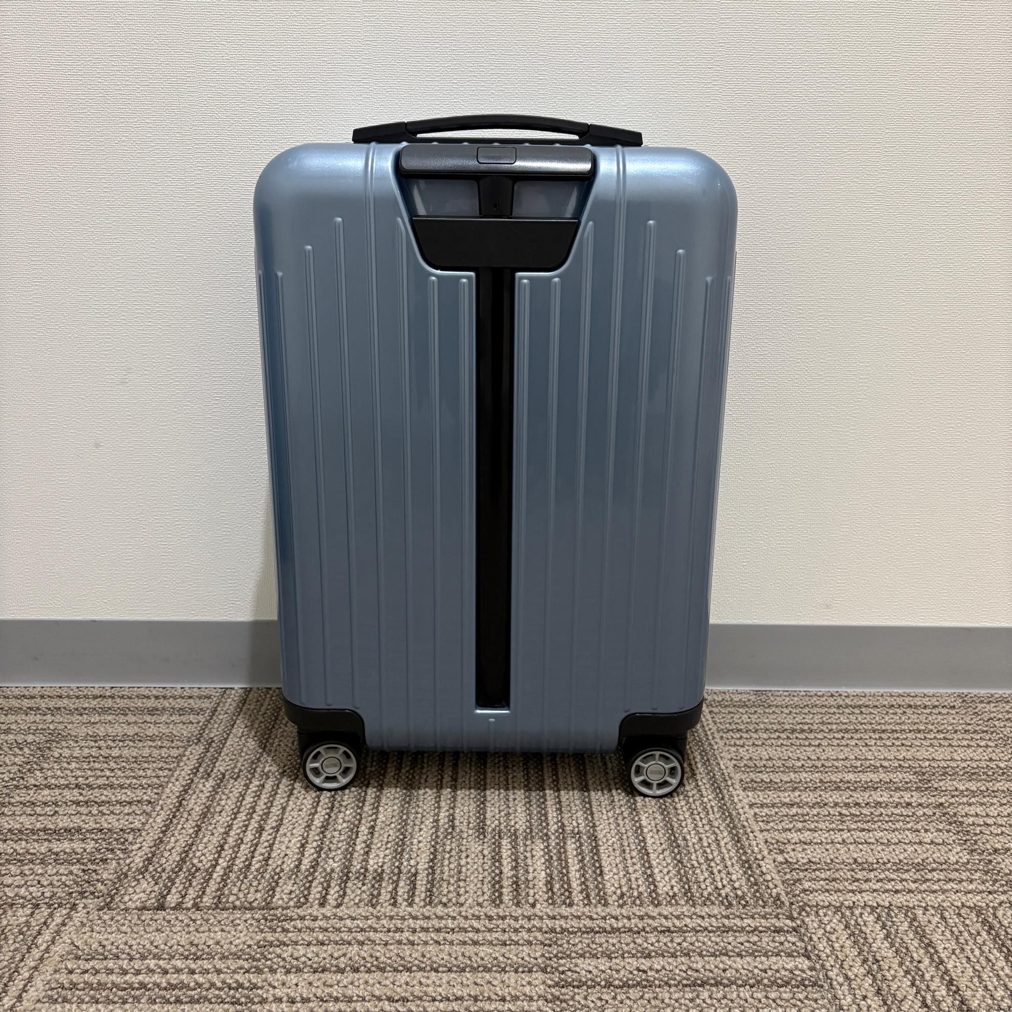 リモワ サルサ エアー 820.52.78.4-1 33リットル 中古美品 4輪