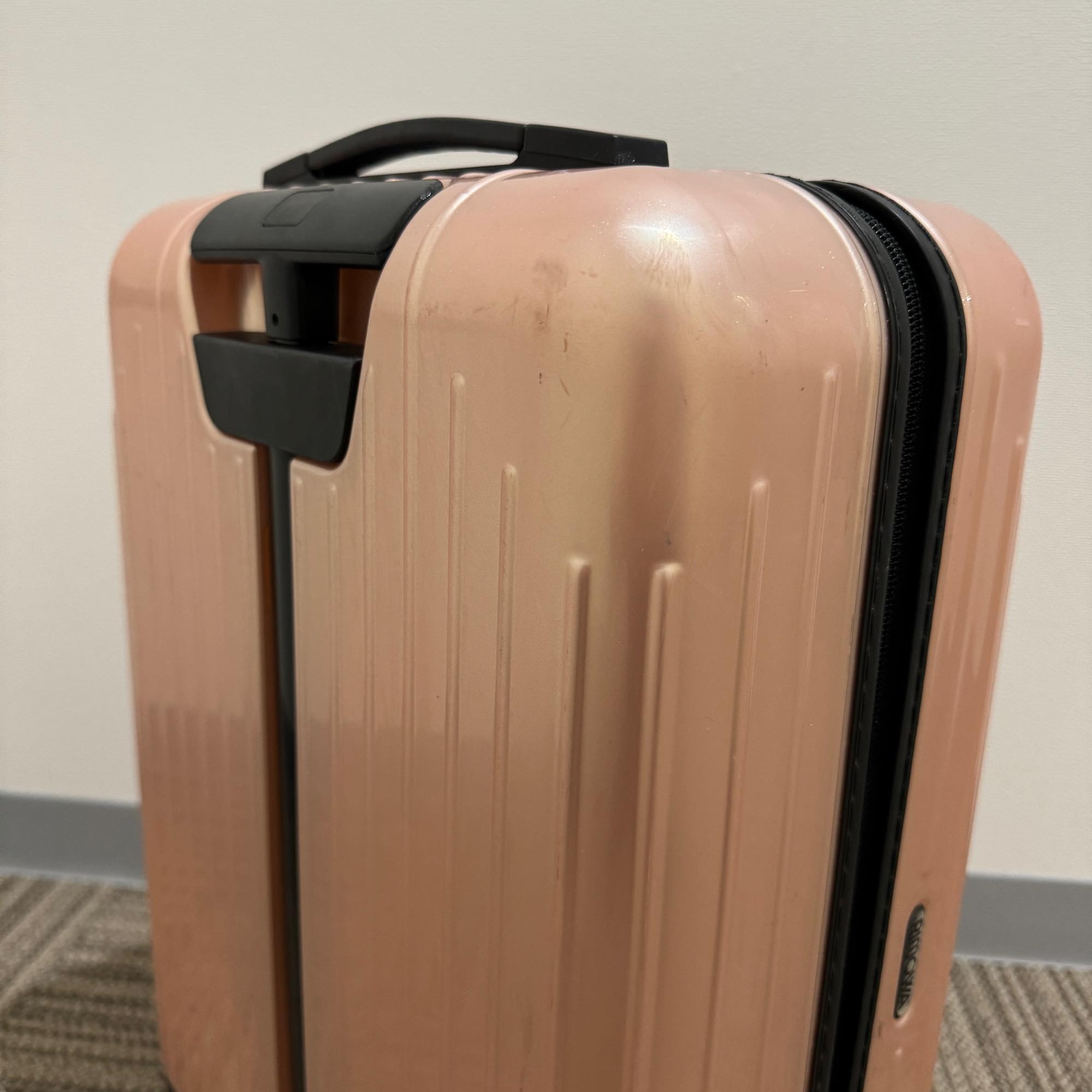 リモワ アメリカ限定サルサエアー U820.90.15.5 中古美品 32リットル 4輪