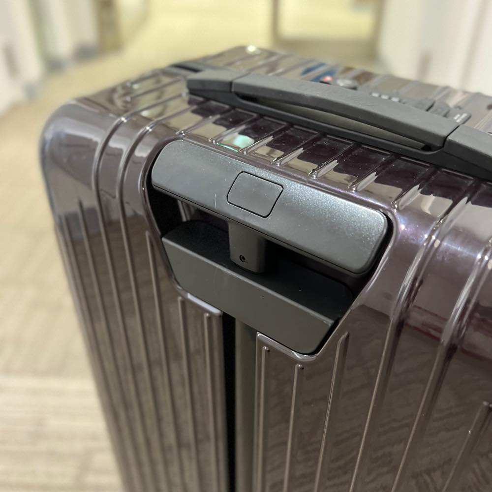 リモワ サルサエアー 820.90 63リットル 中古商品 4輪