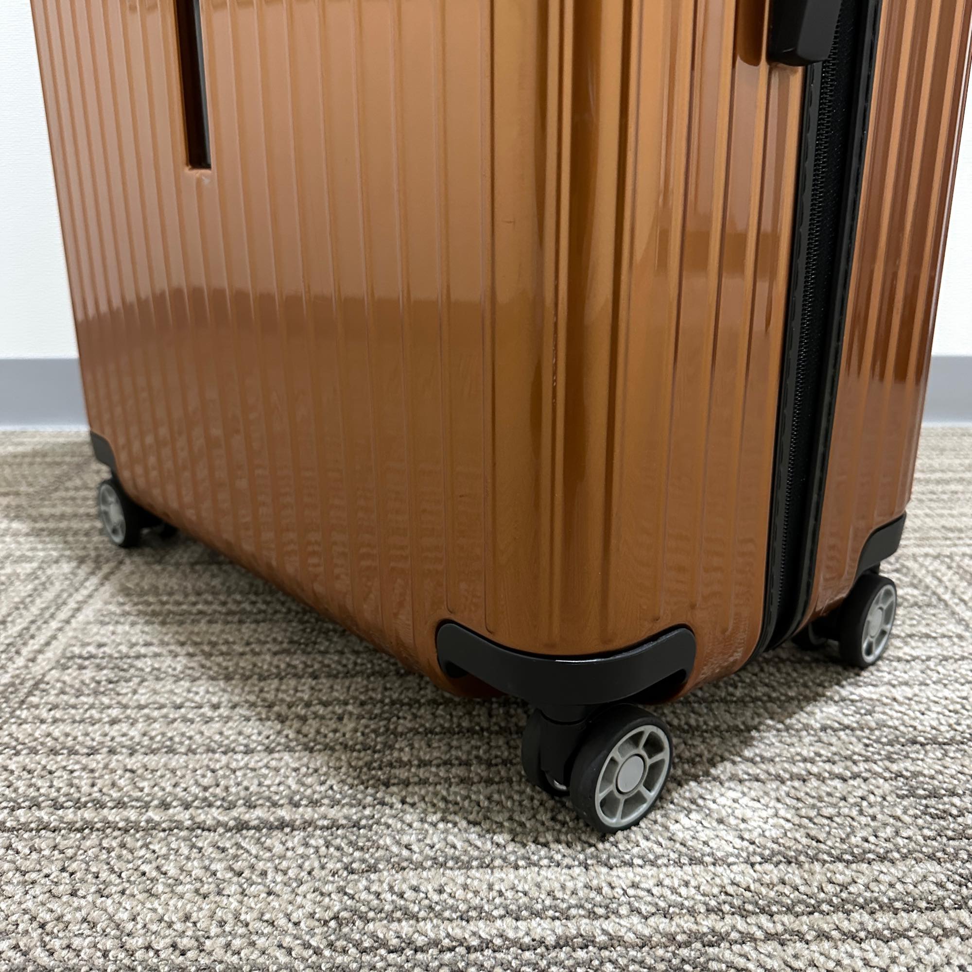 リモワ サルサエアー 823.73 80リットル 中古美品 4輪