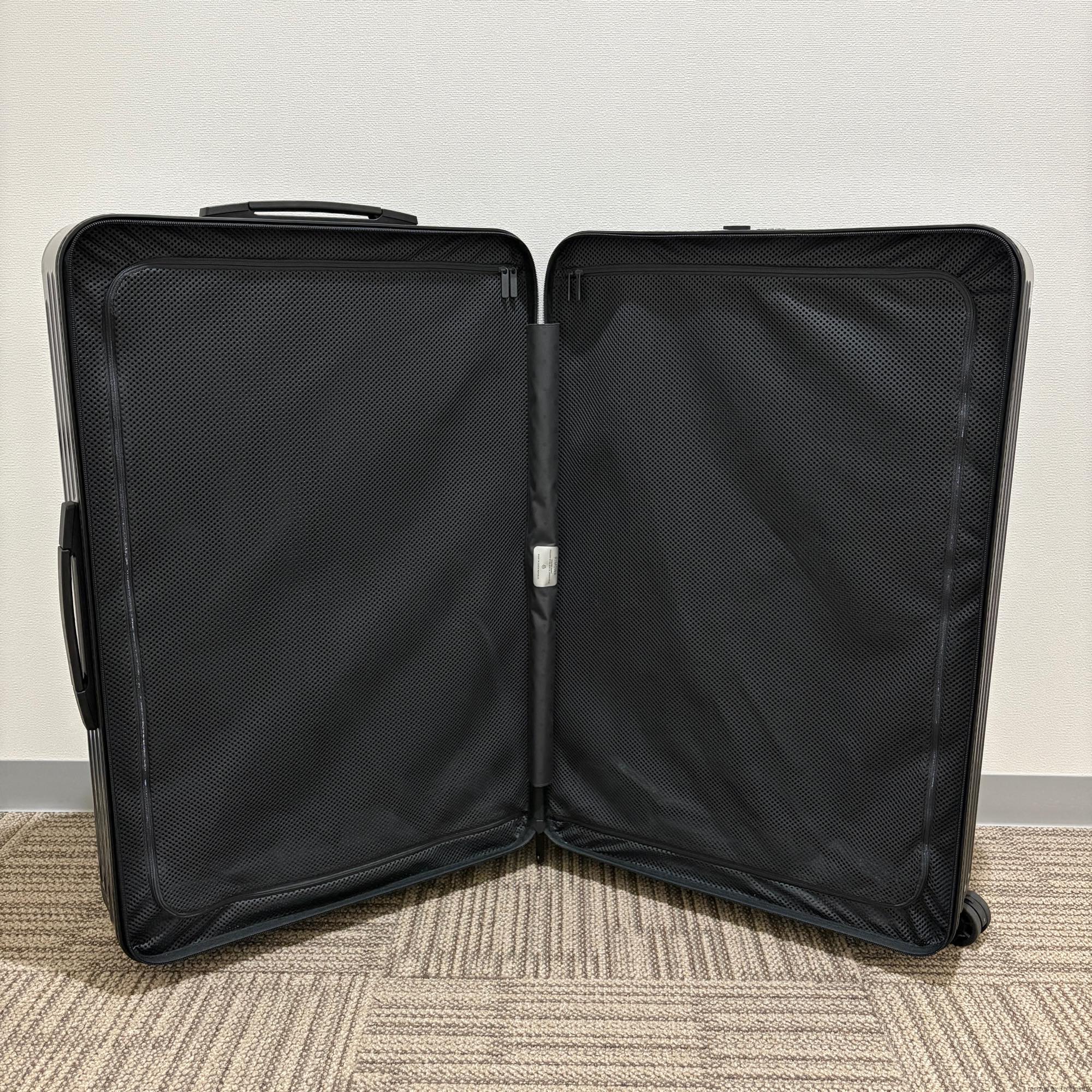 リモワ エッセンシャル ライト 823.73.62.4 チェックインL 中古美品 ブラック