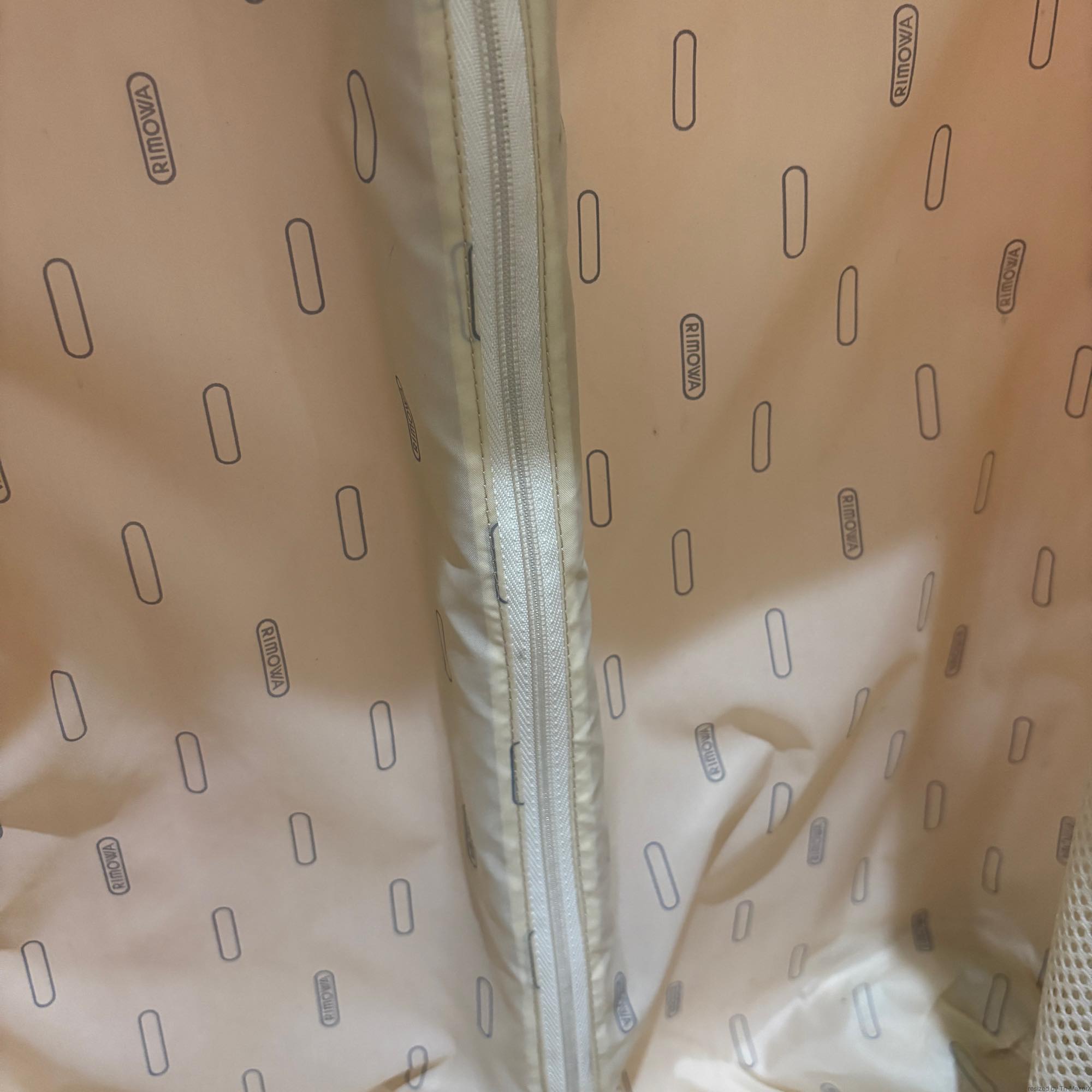 リモワ アメリカ限定サルサエアー(エッセンシャルライト) U828.52 中古美品 32リットル 4輪