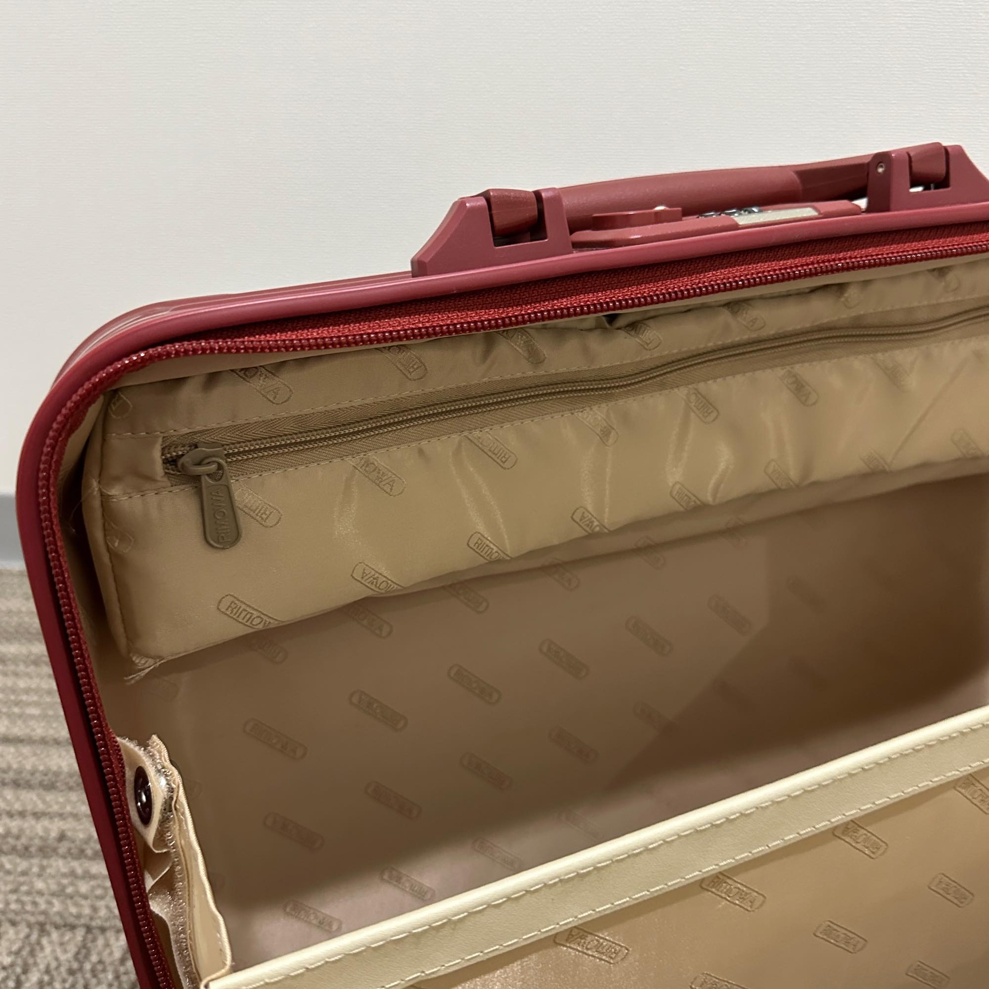 リモワ サルサ デラックス 830.40.53.4-1 29リットル 中古美品 4輪