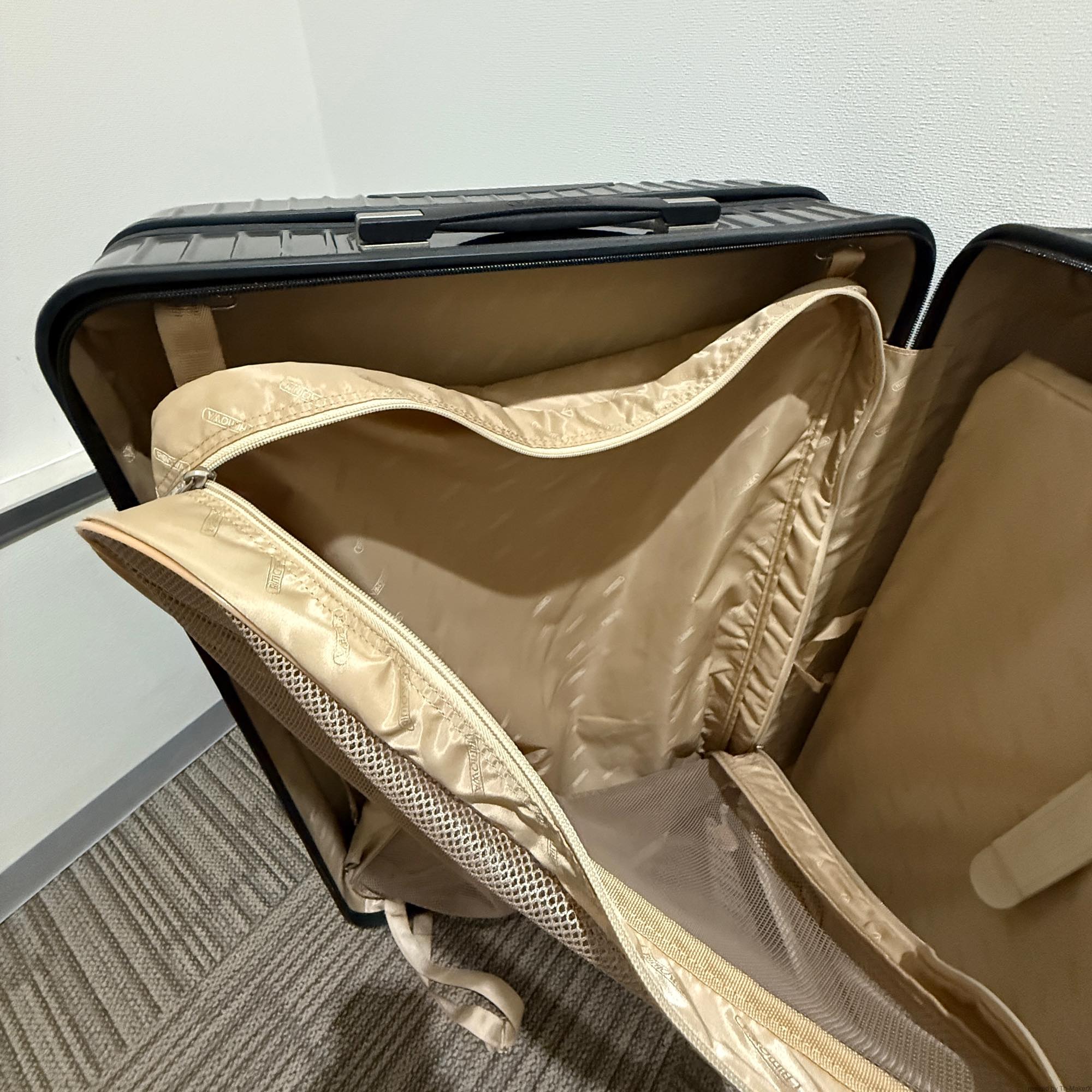 リモワ サルサデラックス 3Suiter 830.80.33.4 中古美品 128リットル 4輪