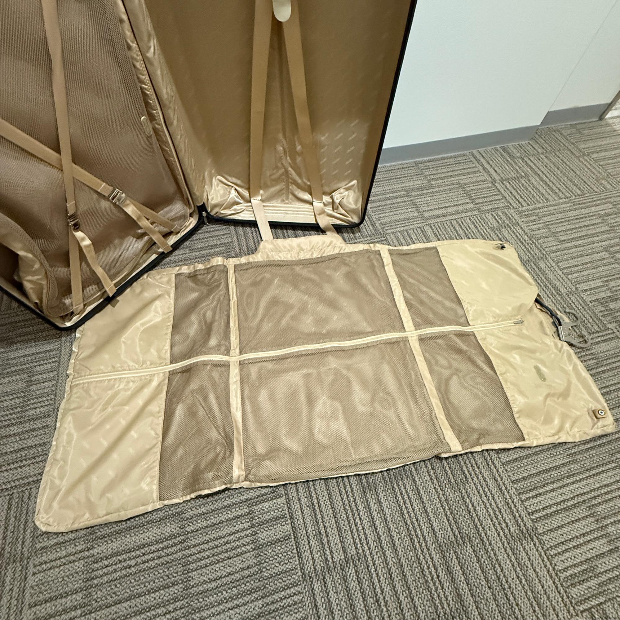 リモワ サルサデラックス 3Suiter 830.80.33.4 中古美品 128リットル 4輪