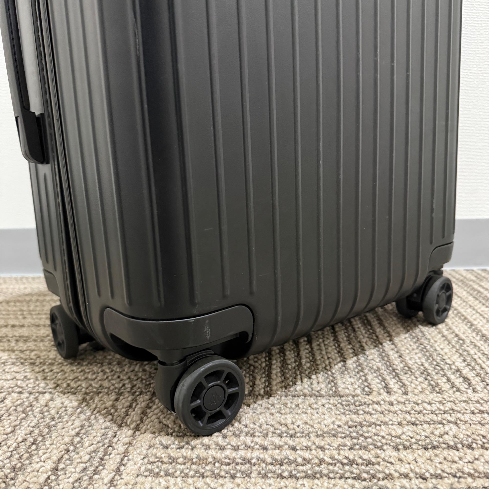 リモワ エッセンシャル キャビン 832.53.63.1 中古美品 36L マットブラック