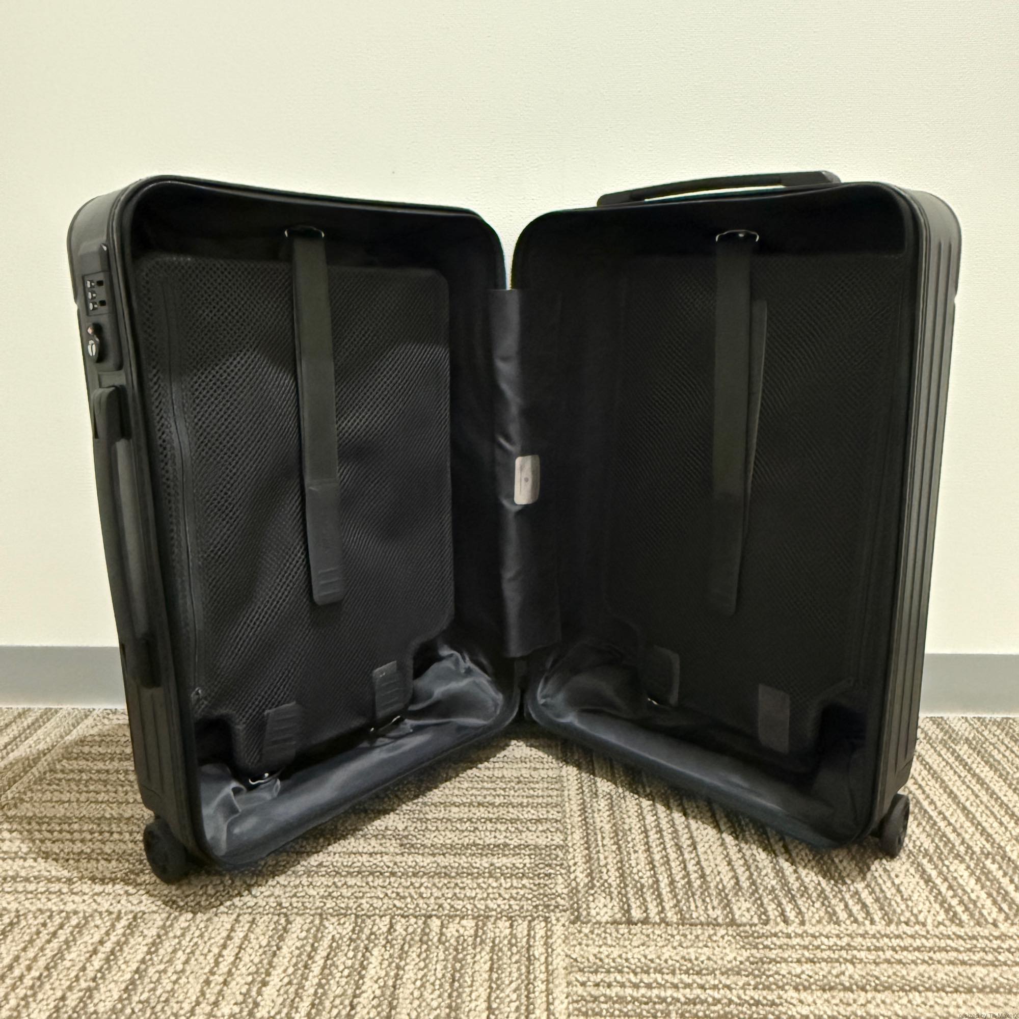 リモワ エッセンシャル キャビン 832.53.63.1 中古美品 36L マットブラック