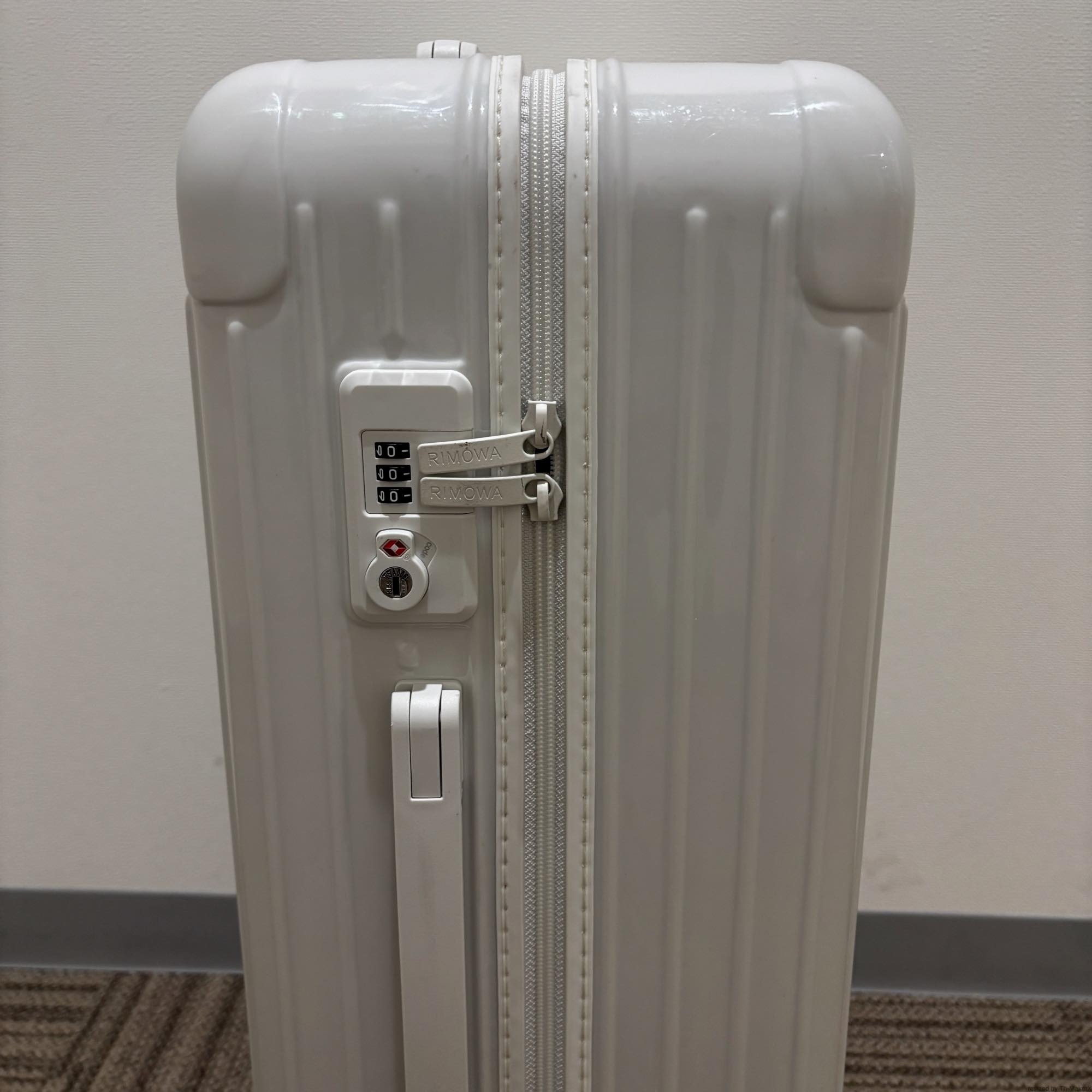 リモワ エッセンシャル 832.63.66.4 チェックインM 60L 中古美品 ホワイトグロス