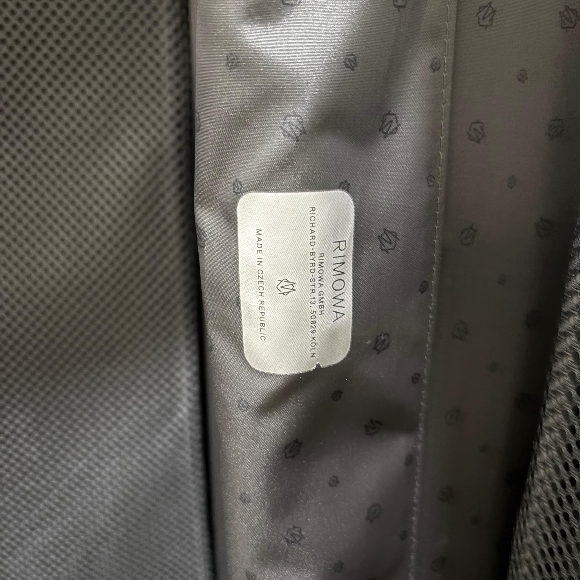 リモワ エッセンシャル 832.80.94.4 バンブーグリーン トランクプラス 中古美品 101L