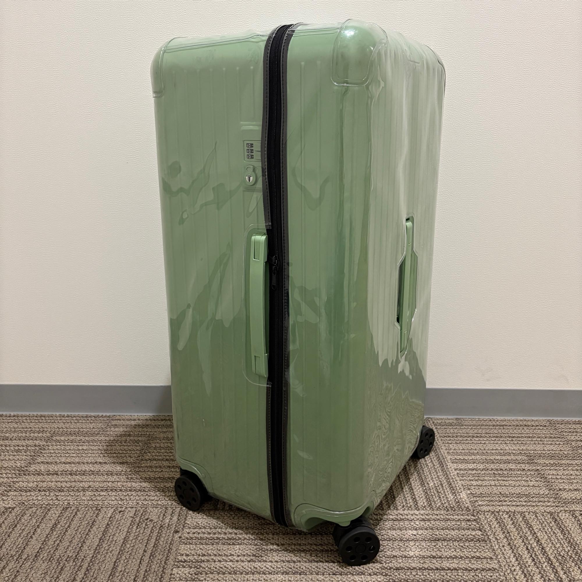 リモワ エッセンシャル 832.80.94.4 バンブーグリーン トランクプラス 中古美品 101L