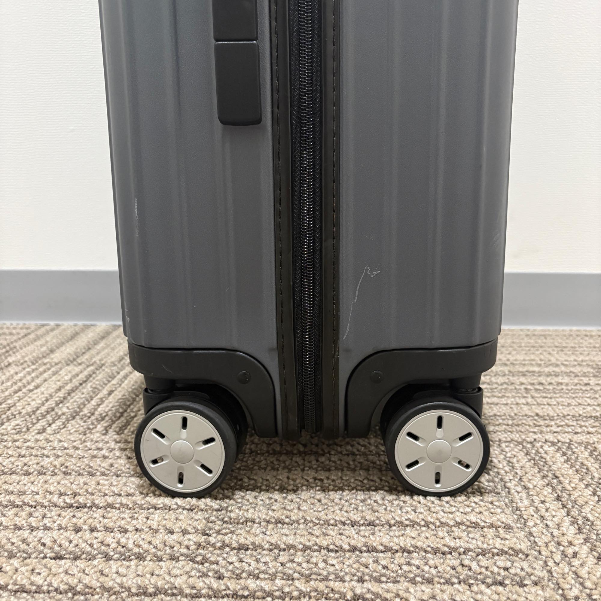 リモワ サルサ(エッセンシャル) 838.63 63リットル(Check-In M) 中古美品 4輪