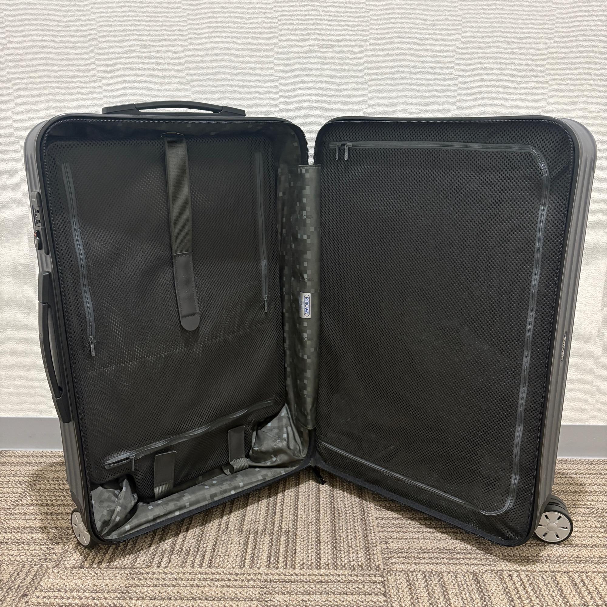 リモワ サルサ(エッセンシャル) 838.63 63リットル(Check-In M) 中古美品 4輪