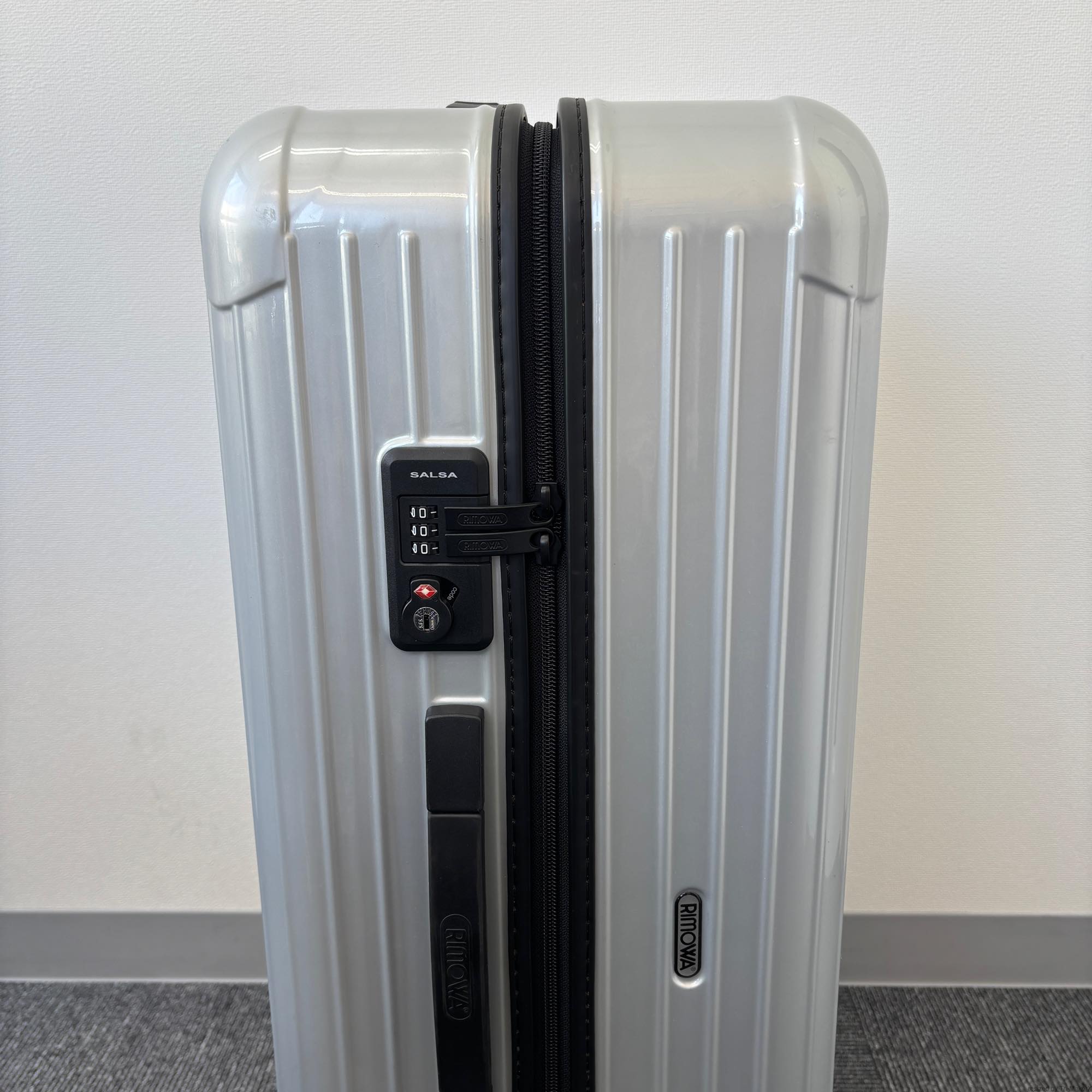リモワ サルサ(エッセンシャル) U844.70 中古美品 86リットル 4輪