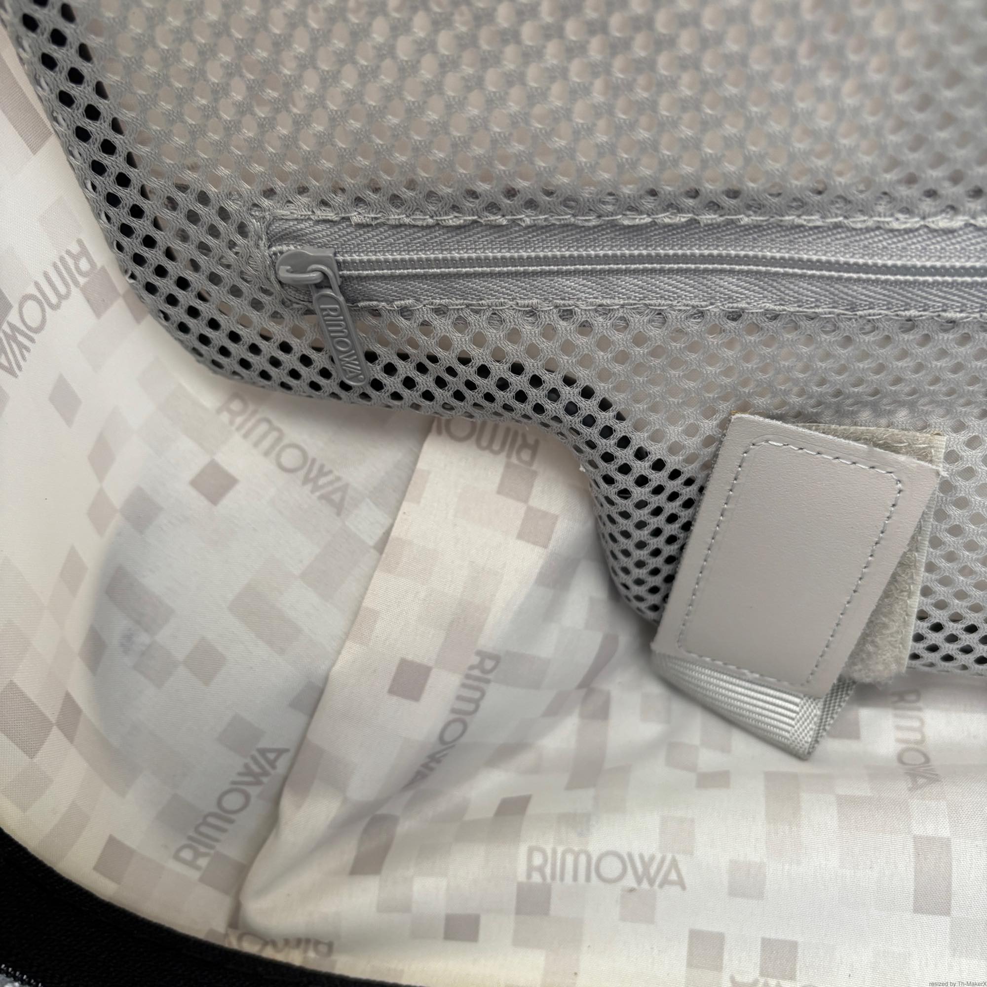 リモワ サルサ(エッセンシャル) U844.70 中古美品 86リットル 4輪