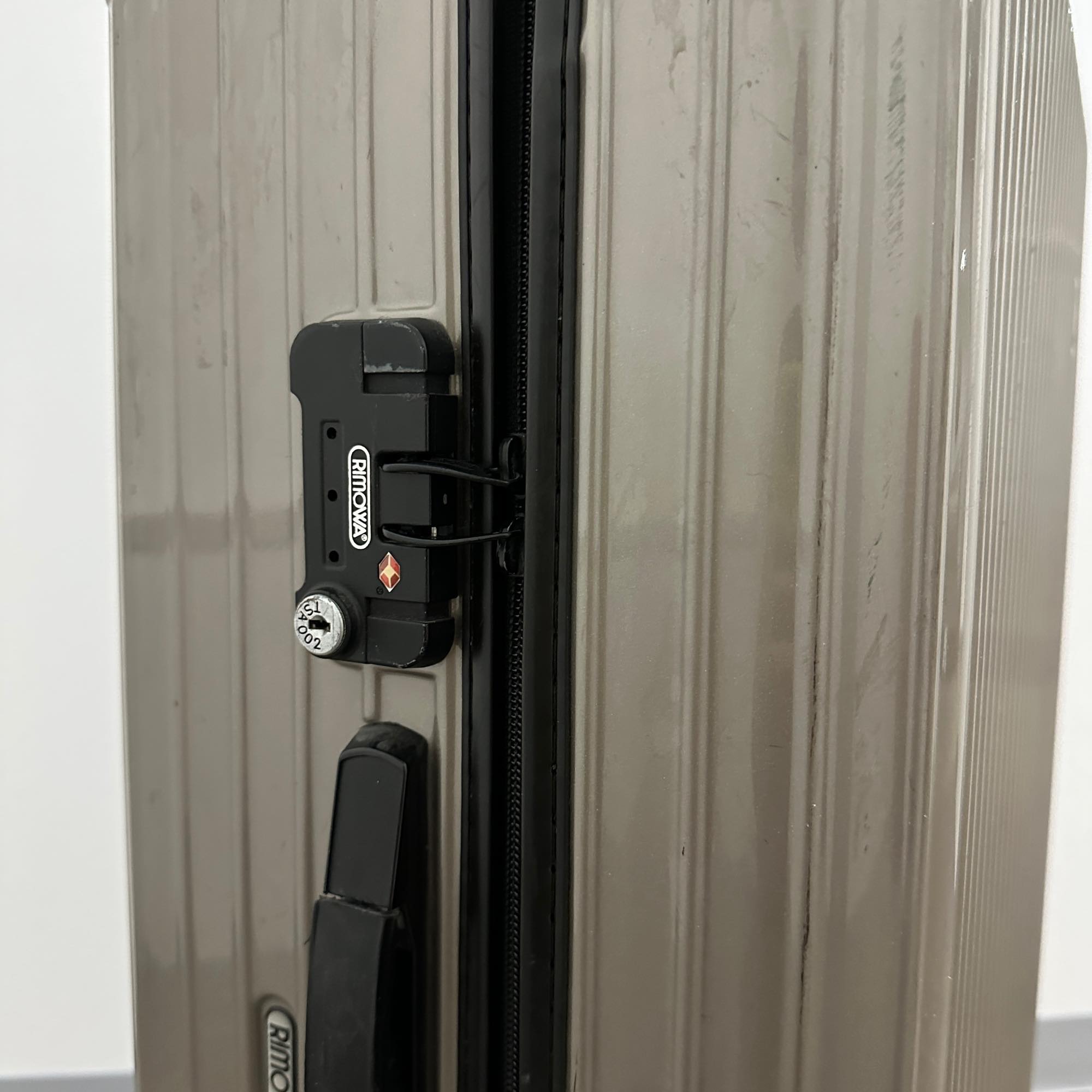 リモワ サンバ 859.77 107リットル 中古商品 2輪