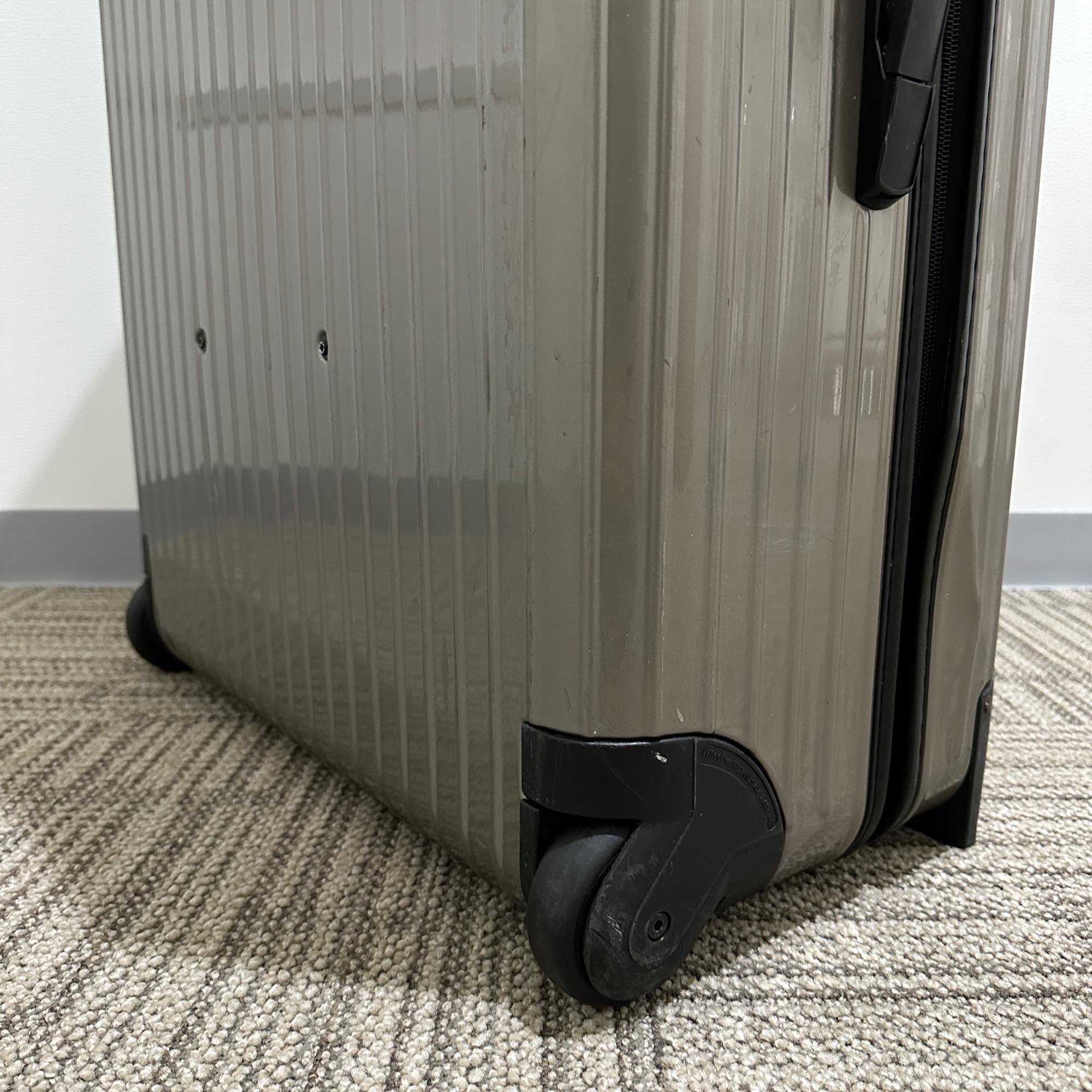 リモワ サンバ 859.77 107リットル 中古商品 2輪