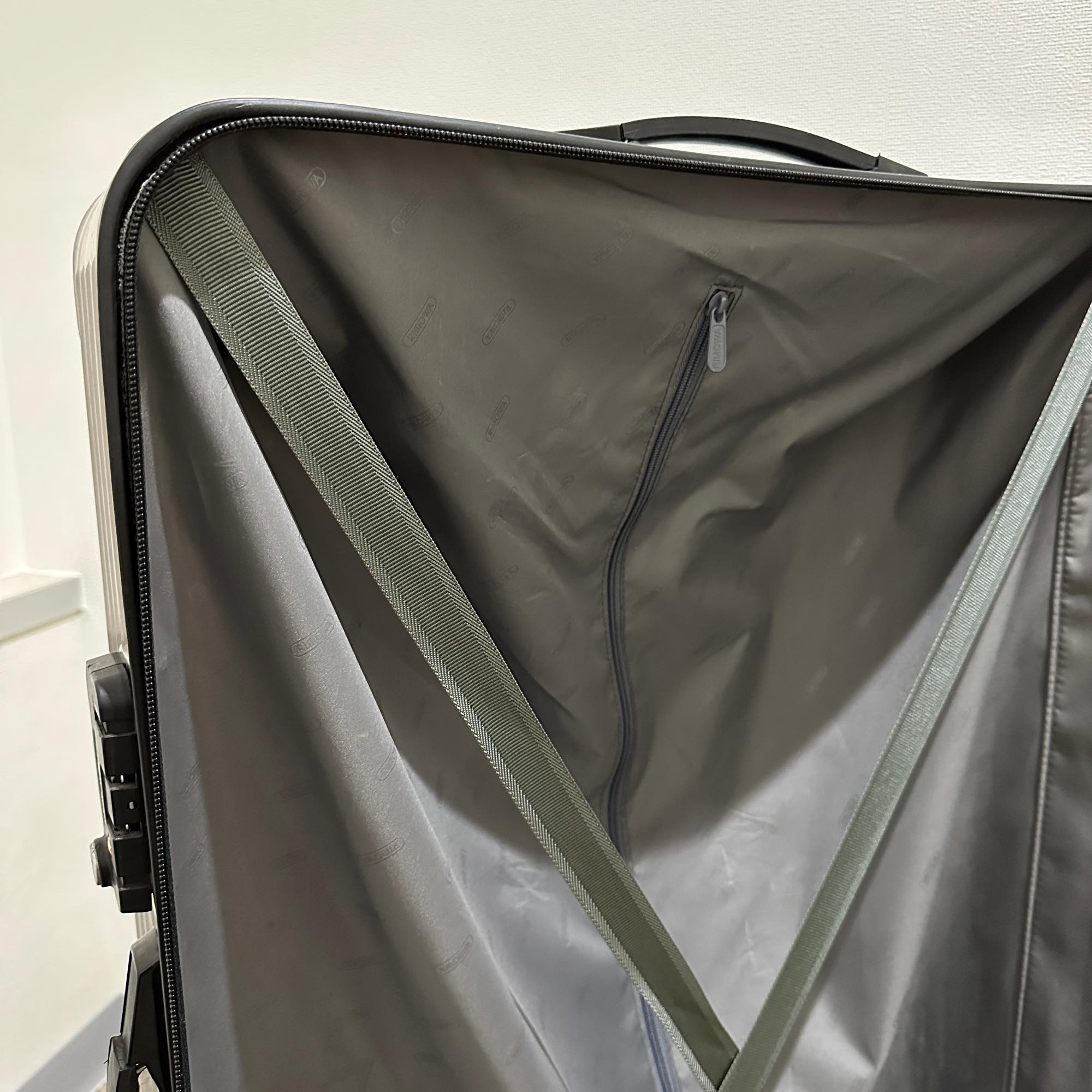 リモワ サンバ 859.77 107リットル 中古商品 2輪