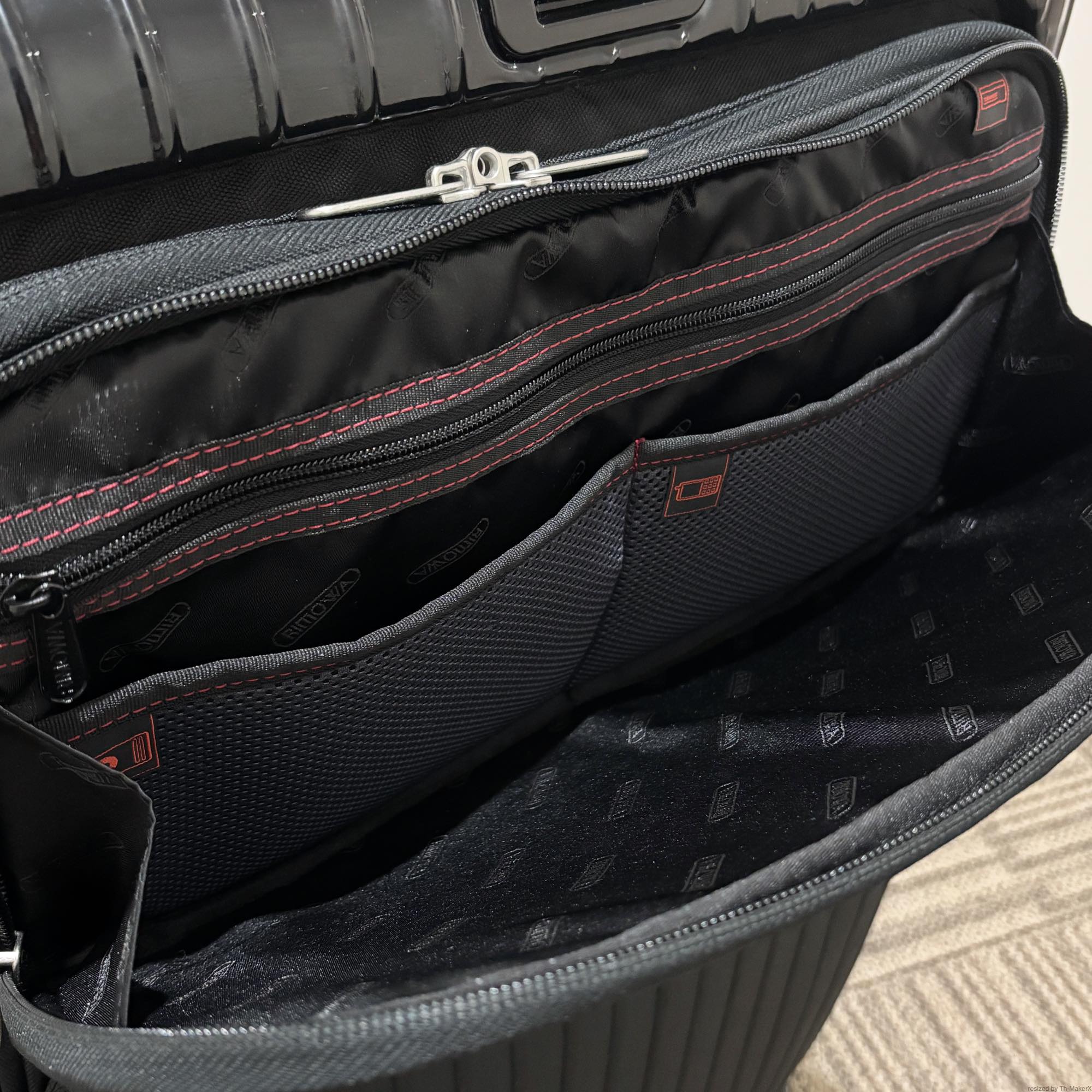 リモワ エッセンシャルスリーブ (サルサデラックス ハイブリッド) U860.70 89リットル ブラック アウトレット品 4輪