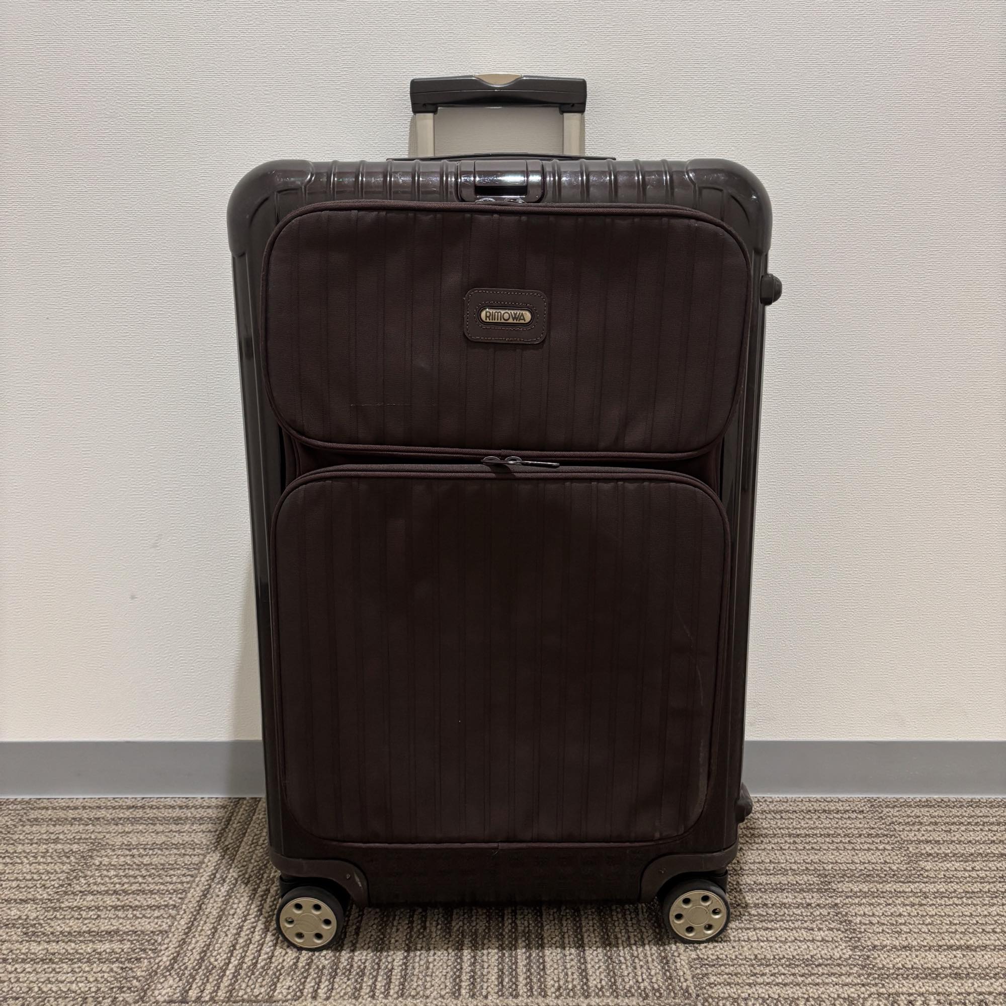 リモワ エッセンシャルスリーブ (サルサデラックス ハイブリッド) U862.70 89リットル 中古商品 4輪