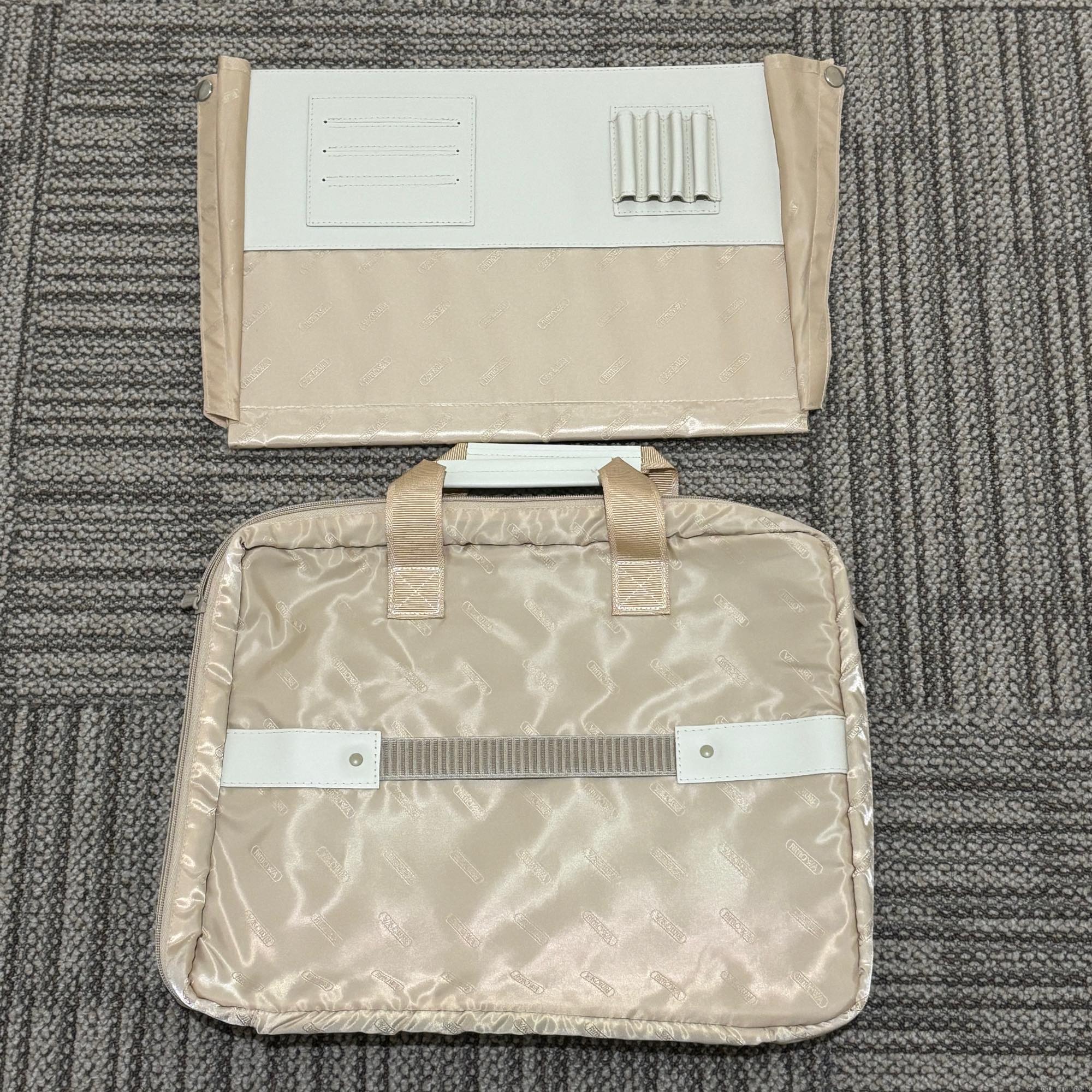 リモワ エッセンシャルスリーブ (サルサデラックス ハイブリッド) 863.41.21.2 23リットル 中古美品 2輪